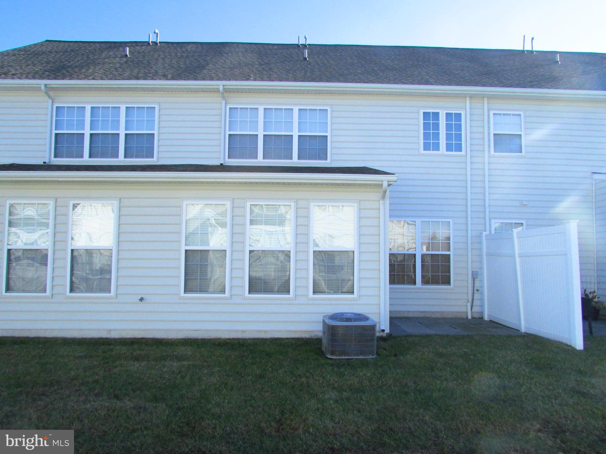 206 W BOURNE WAY 1-3