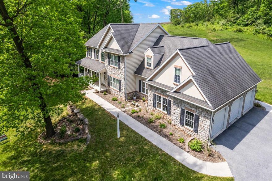 ALMOST TWO ACRES.  3 CAR Side Load GARAGE.  Enjoy GOLF & NATURE VIEWS. Wooded setting. VERY CONVENIENT LOCATION.  NEED TO SELL TO BUY? Let's talk.   Your home sweetest home is ready when you are!