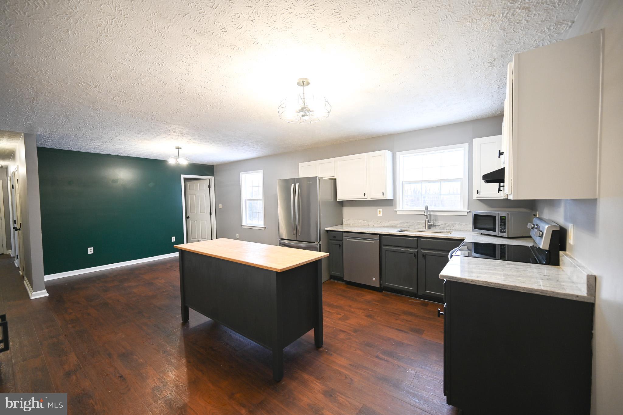 CAVE QUARTERS - Residential