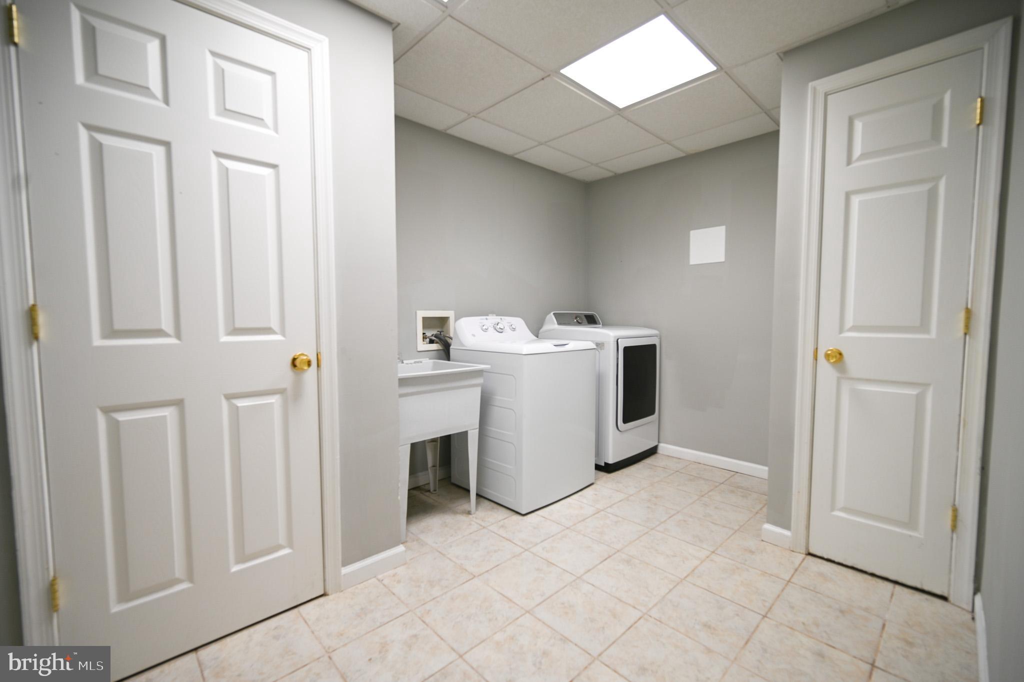 CAVE QUARTERS - Residential