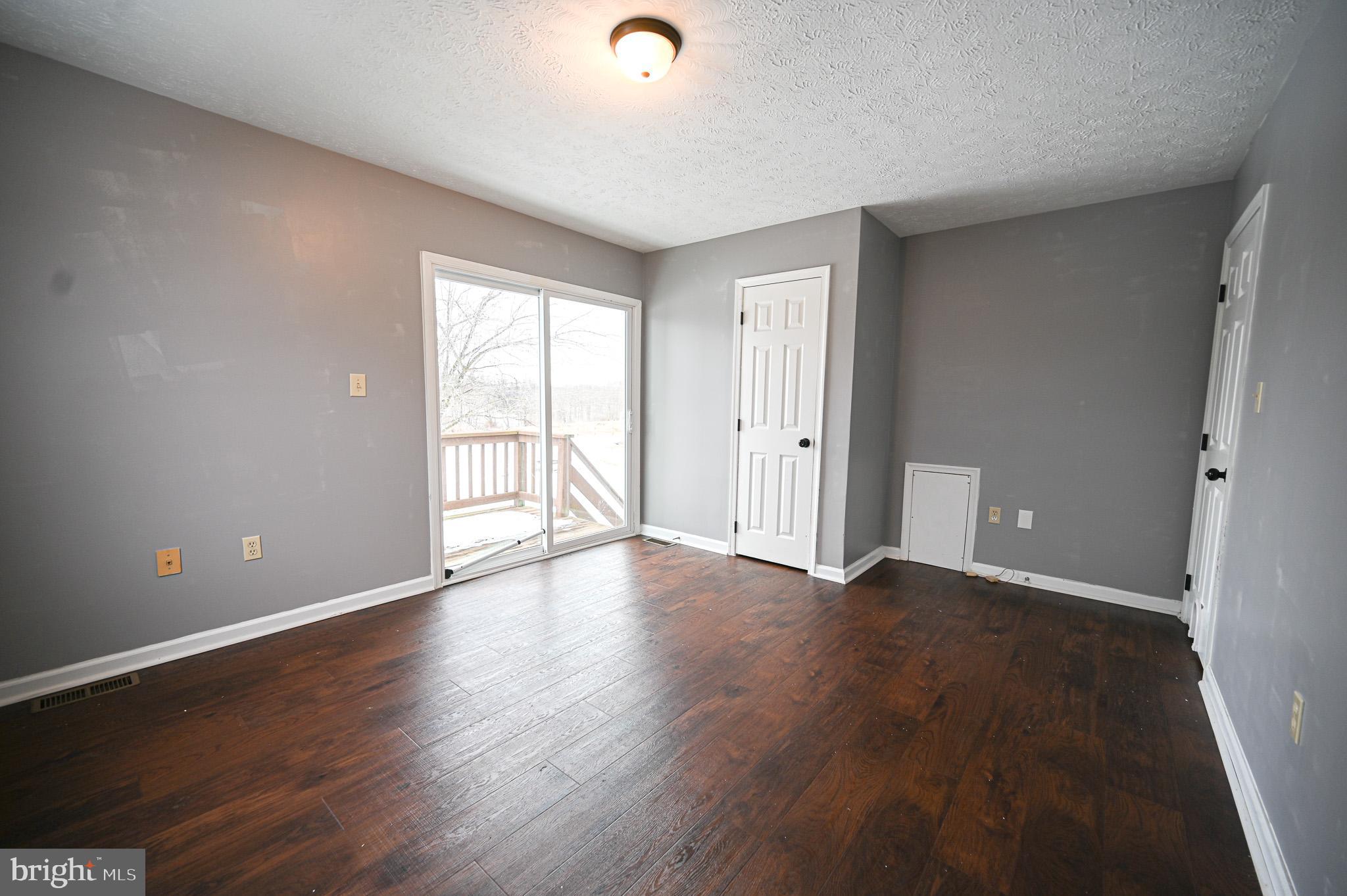 CAVE QUARTERS - Residential