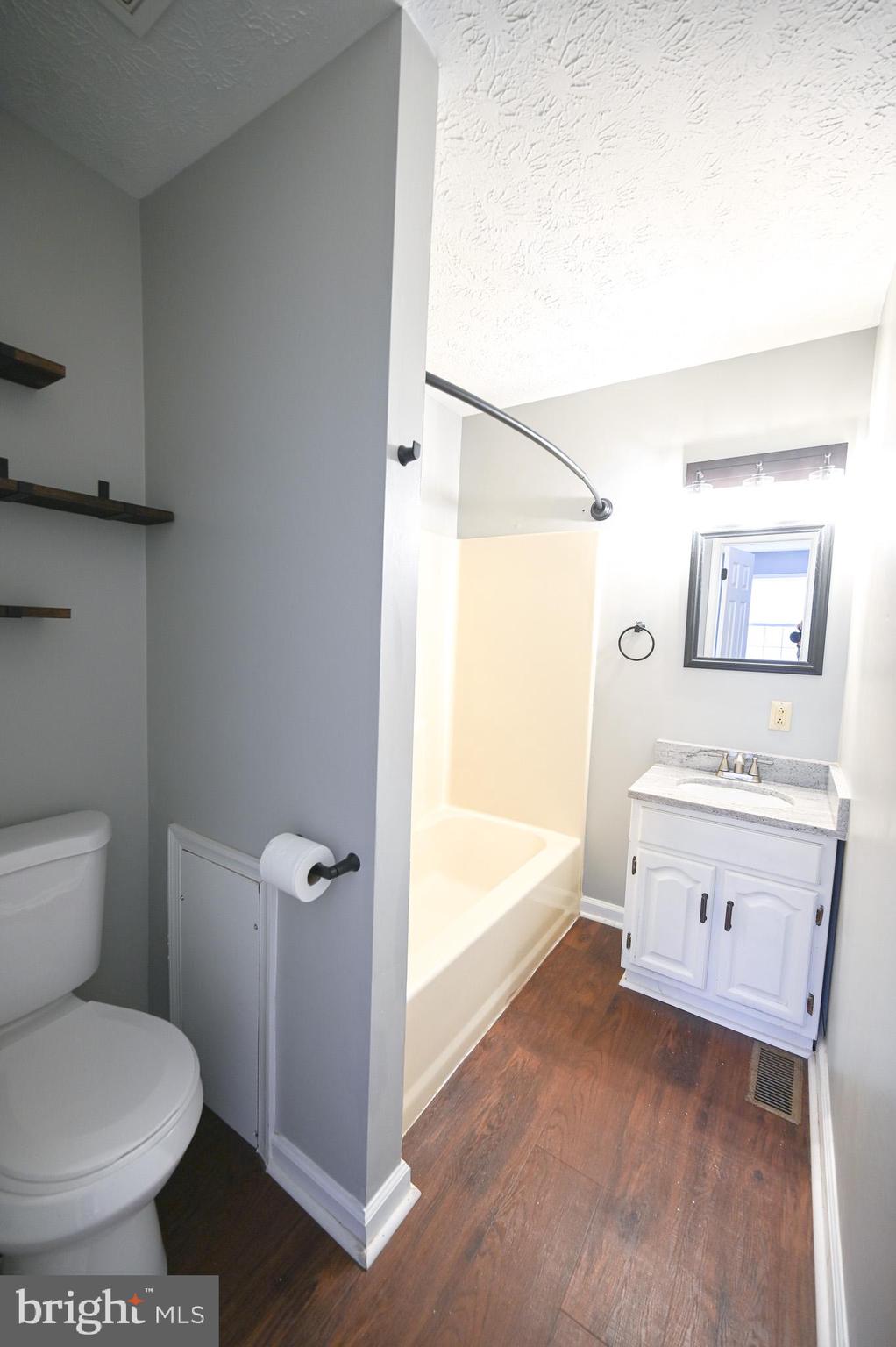 CAVE QUARTERS - Residential