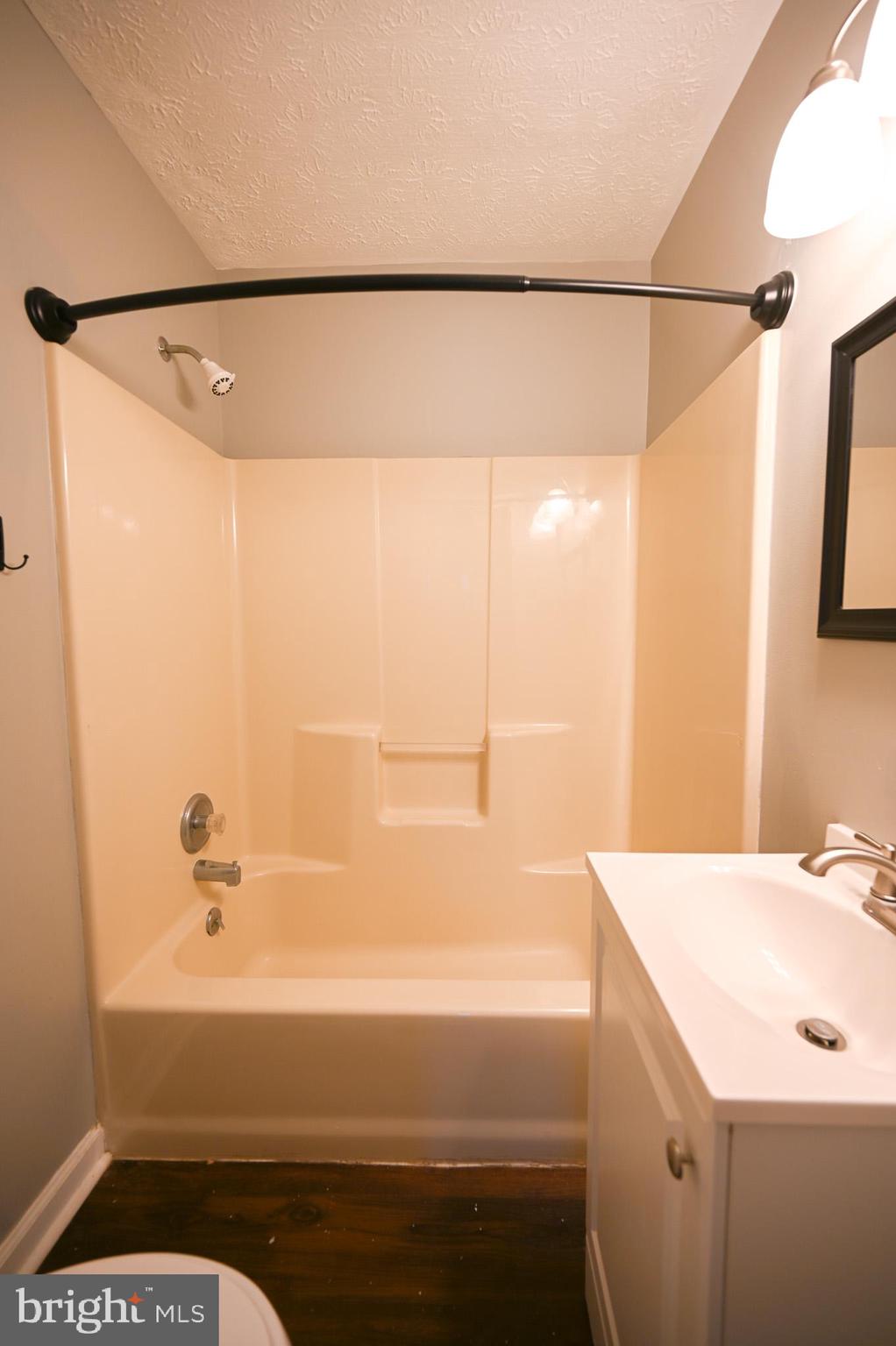 CAVE QUARTERS - Residential