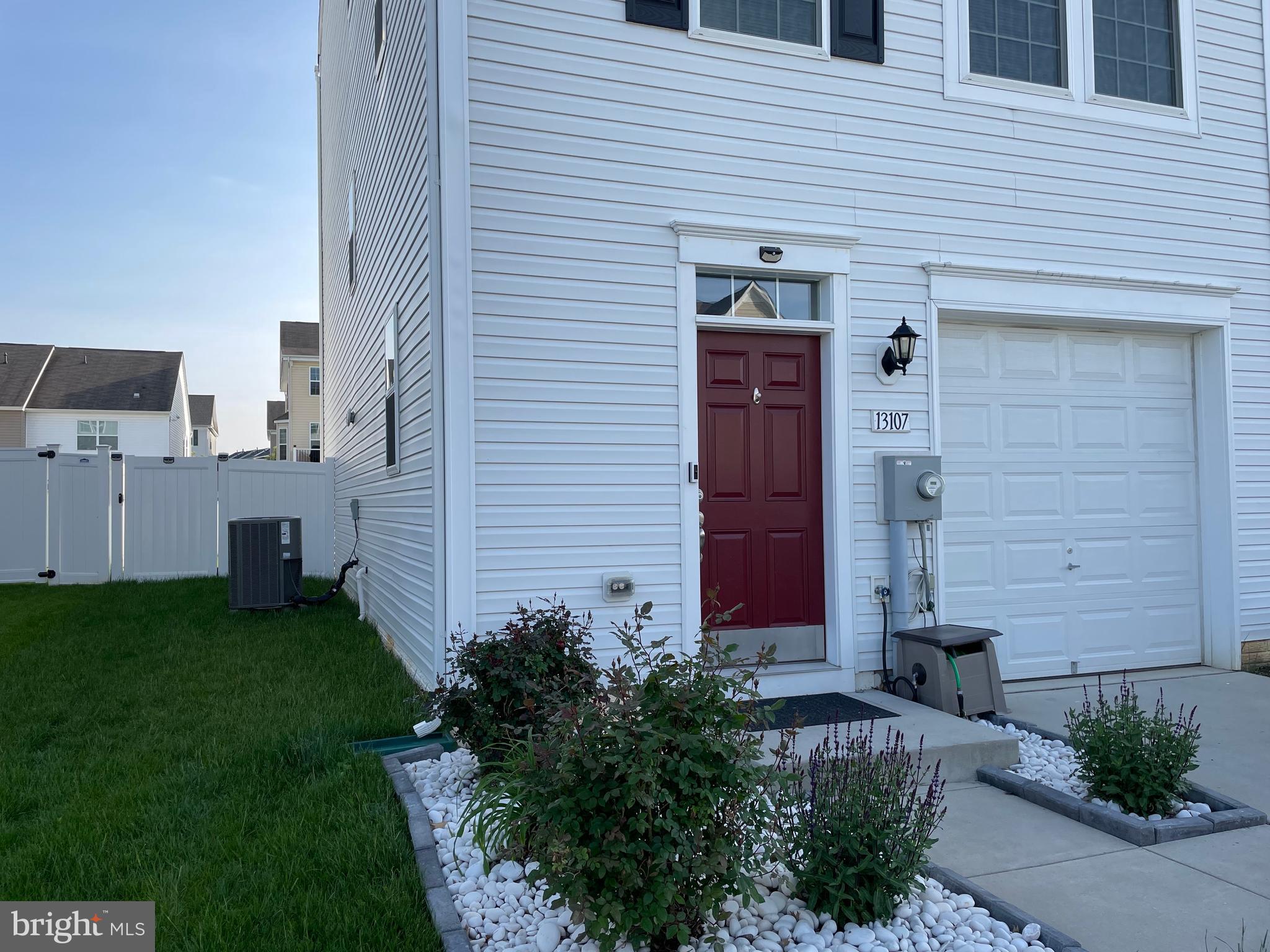 COLLEGIATE ACRES - Residential Lease