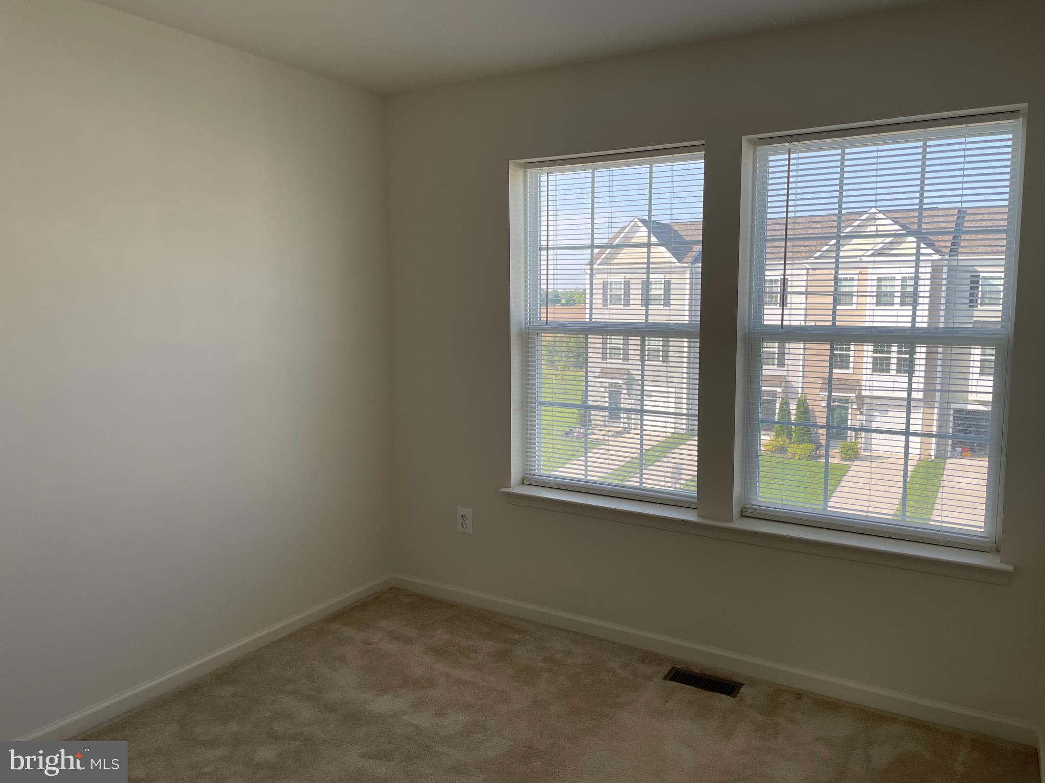 COLLEGIATE ACRES - Residential Lease