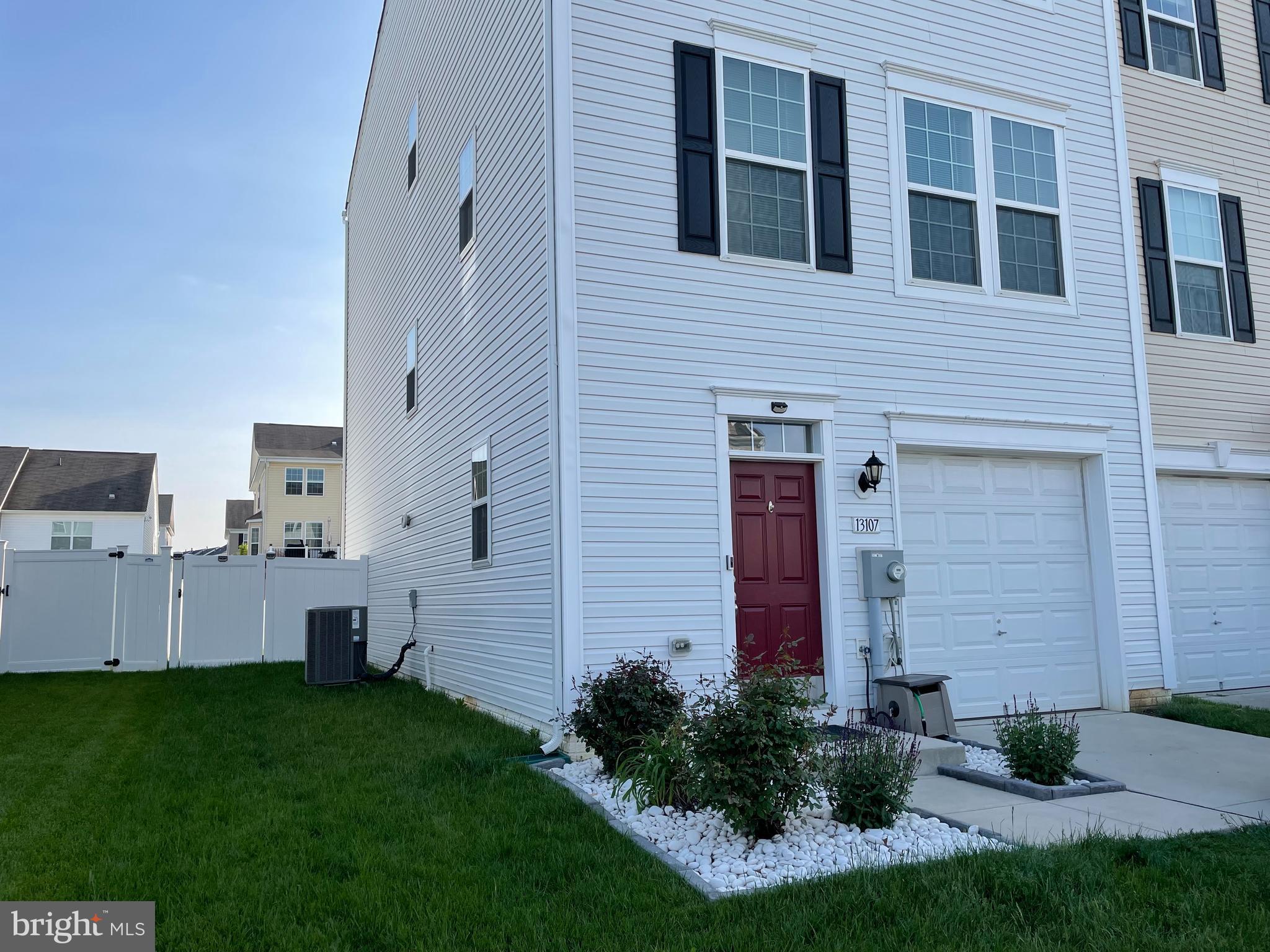 COLLEGIATE ACRES - Residential Lease