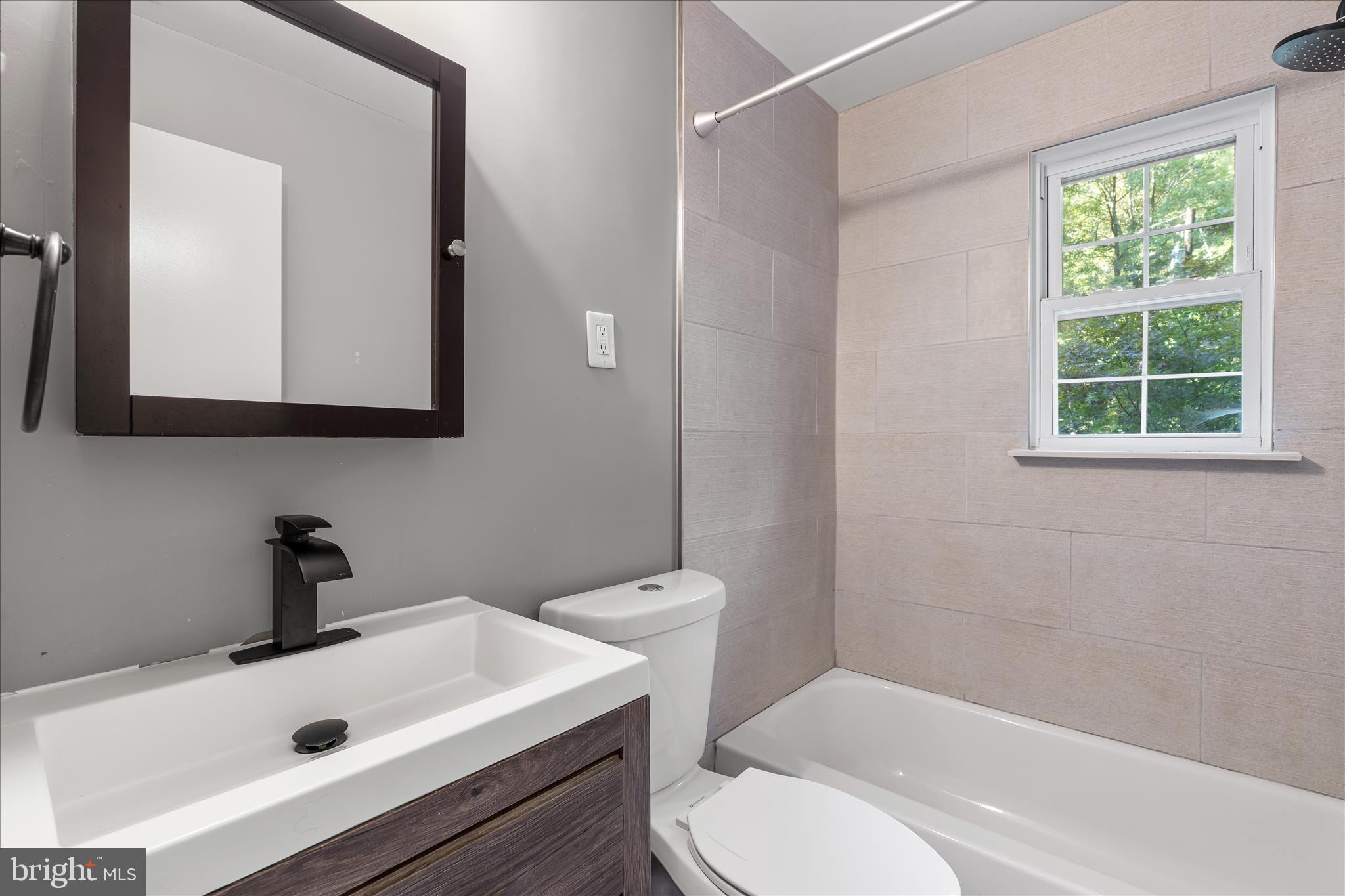 LANDOVER - Residential