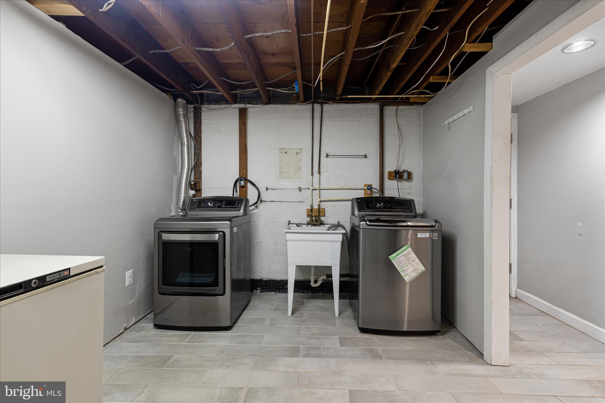 LANDOVER - Residential