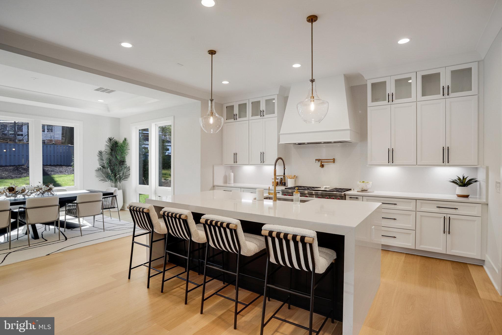 FAIRFAX VILLA - Residential