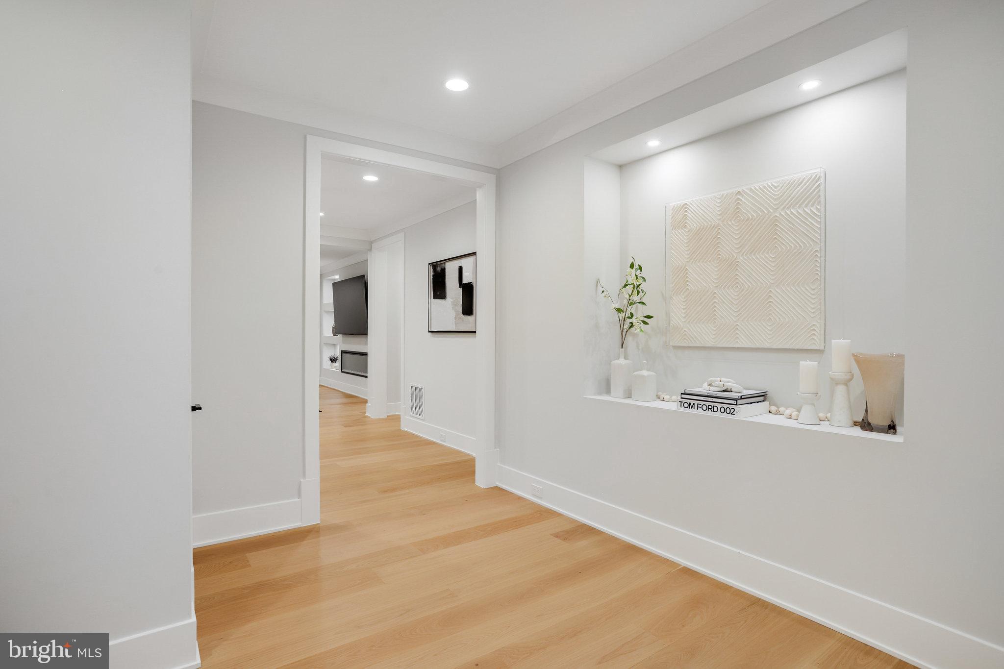 FAIRFAX VILLA - Residential