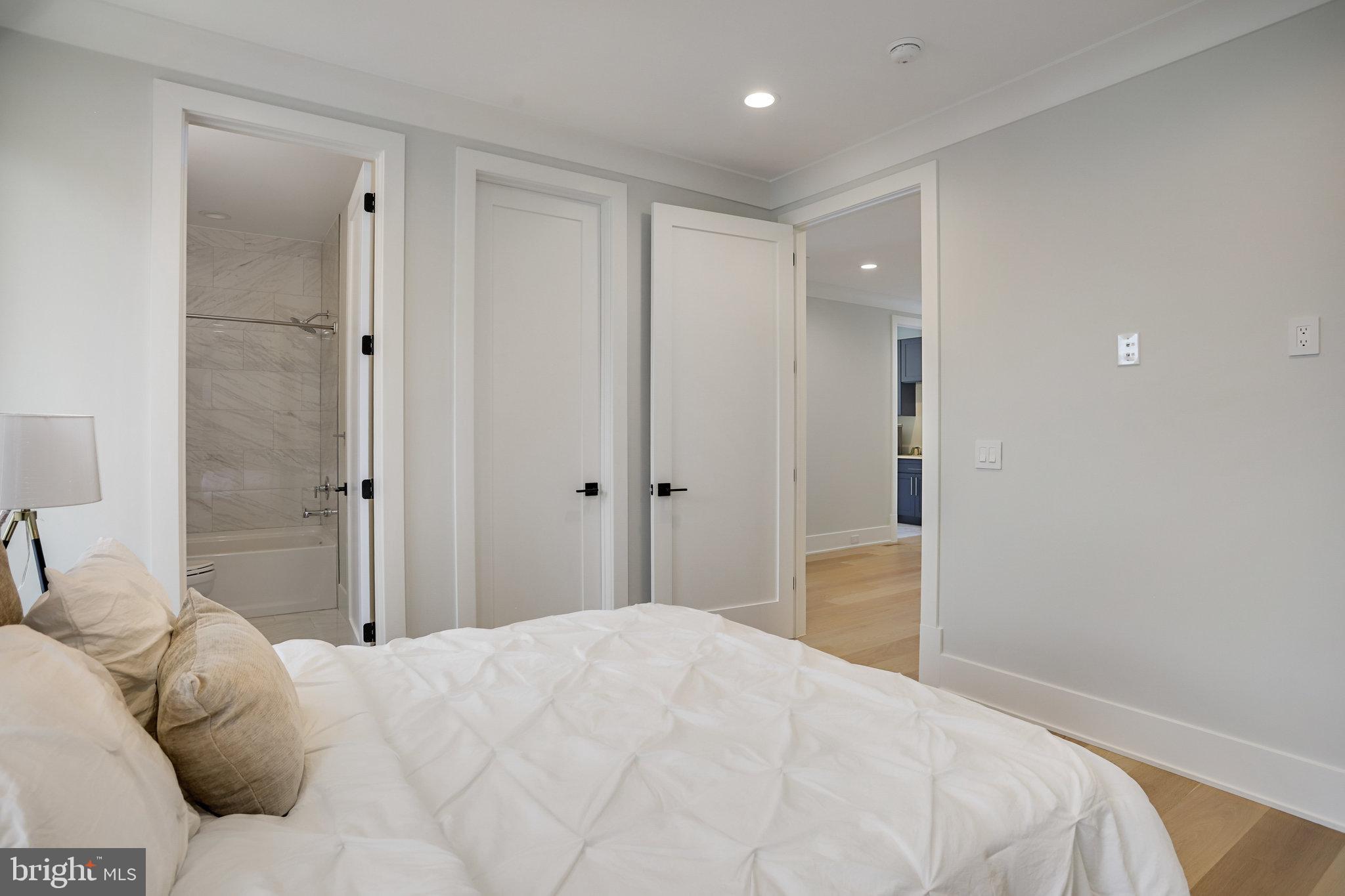 FAIRFAX VILLA - Residential