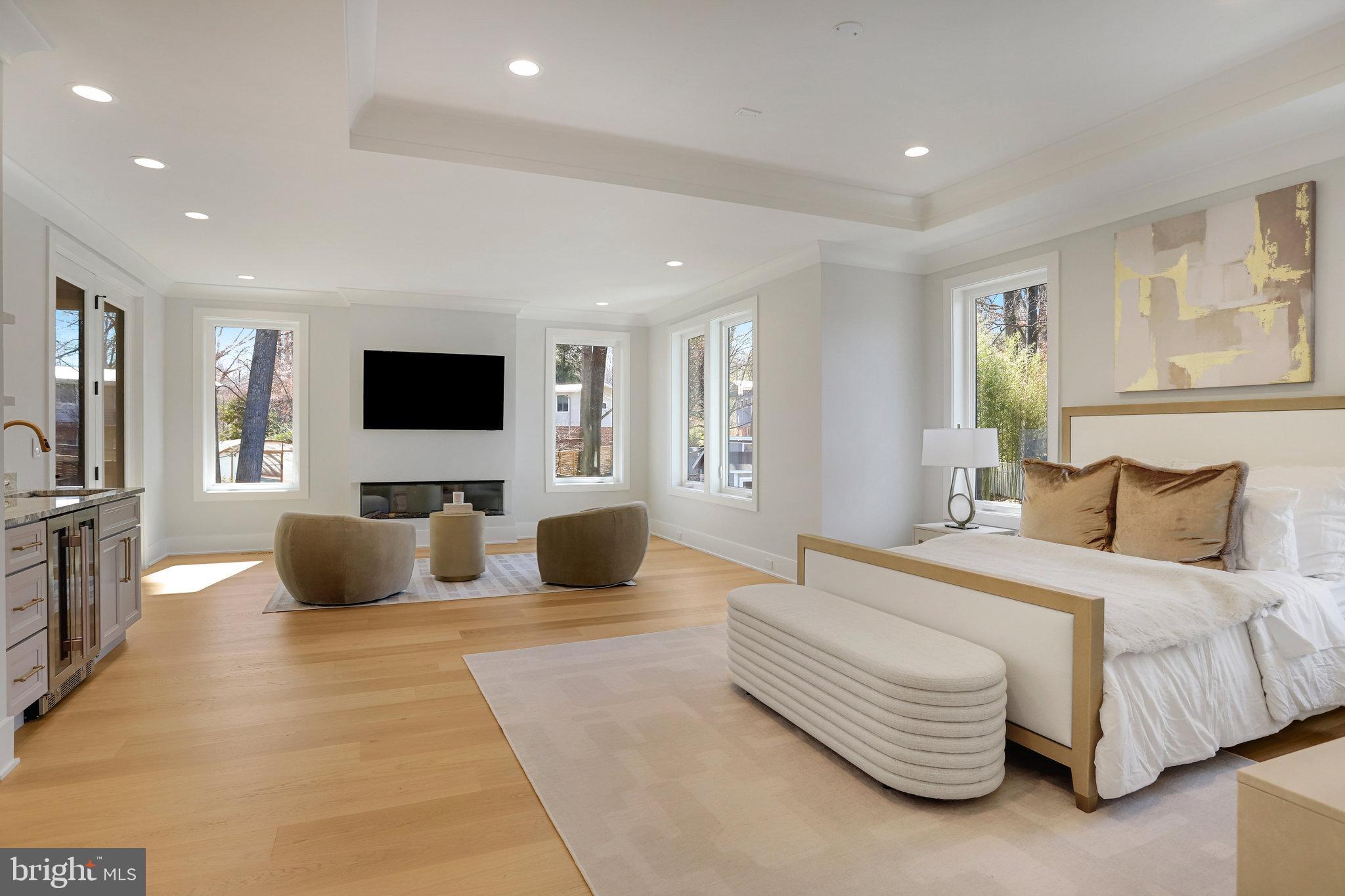 FAIRFAX VILLA - Residential