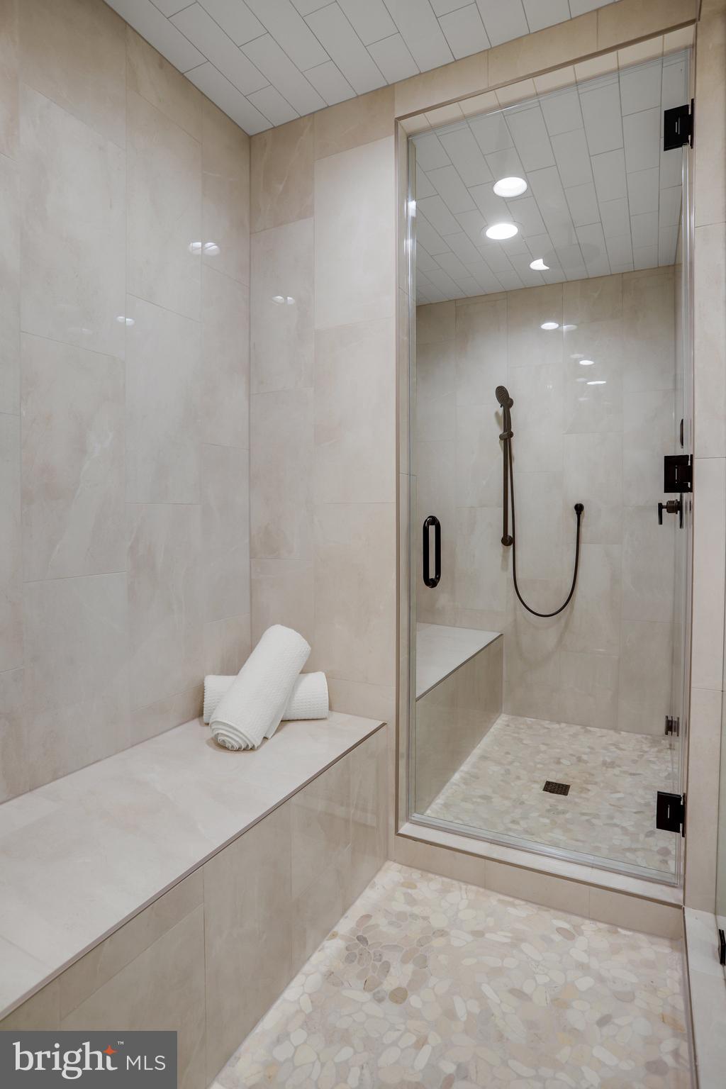 FAIRFAX VILLA - Residential