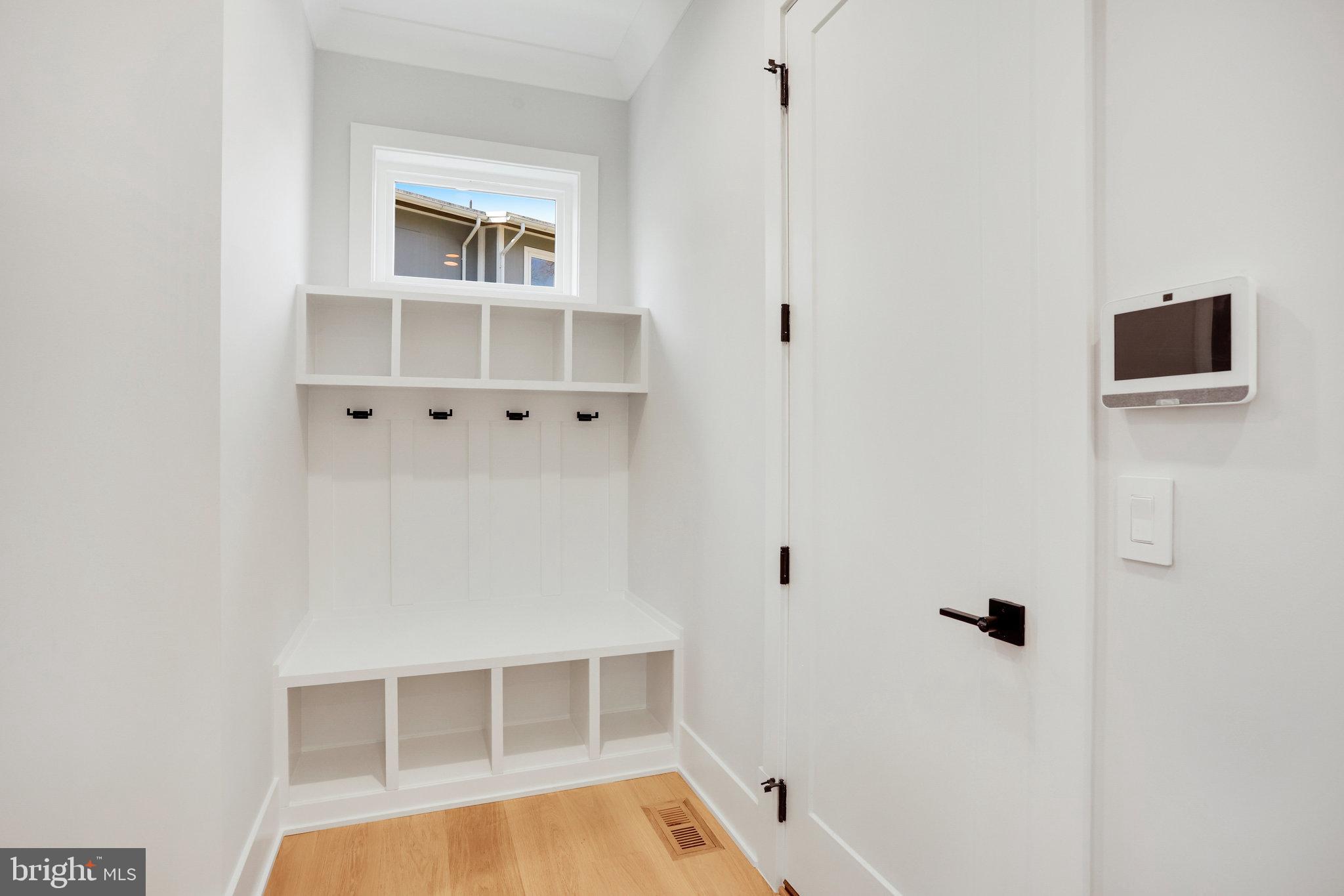 FAIRFAX VILLA - Residential