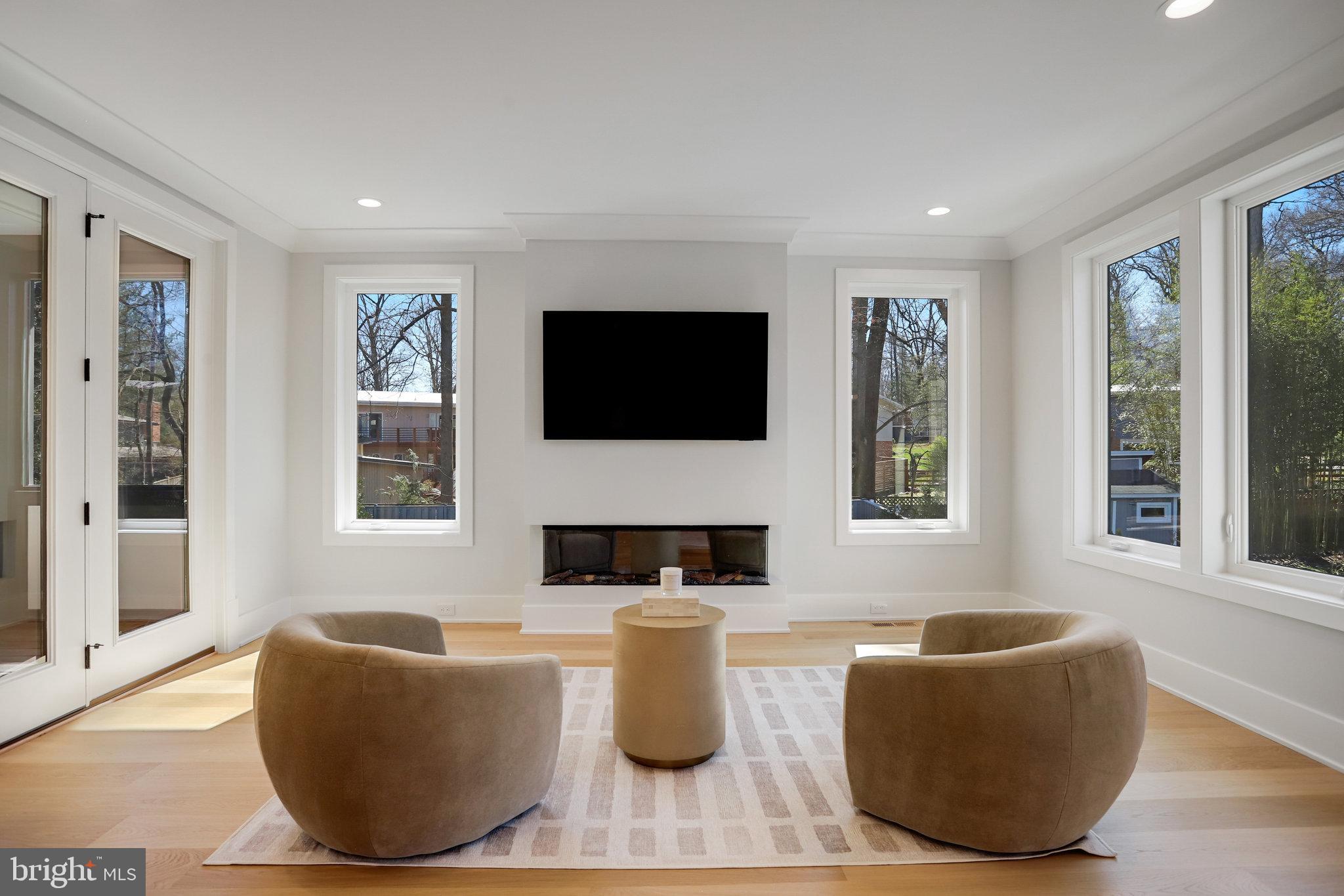 FAIRFAX VILLA - Residential