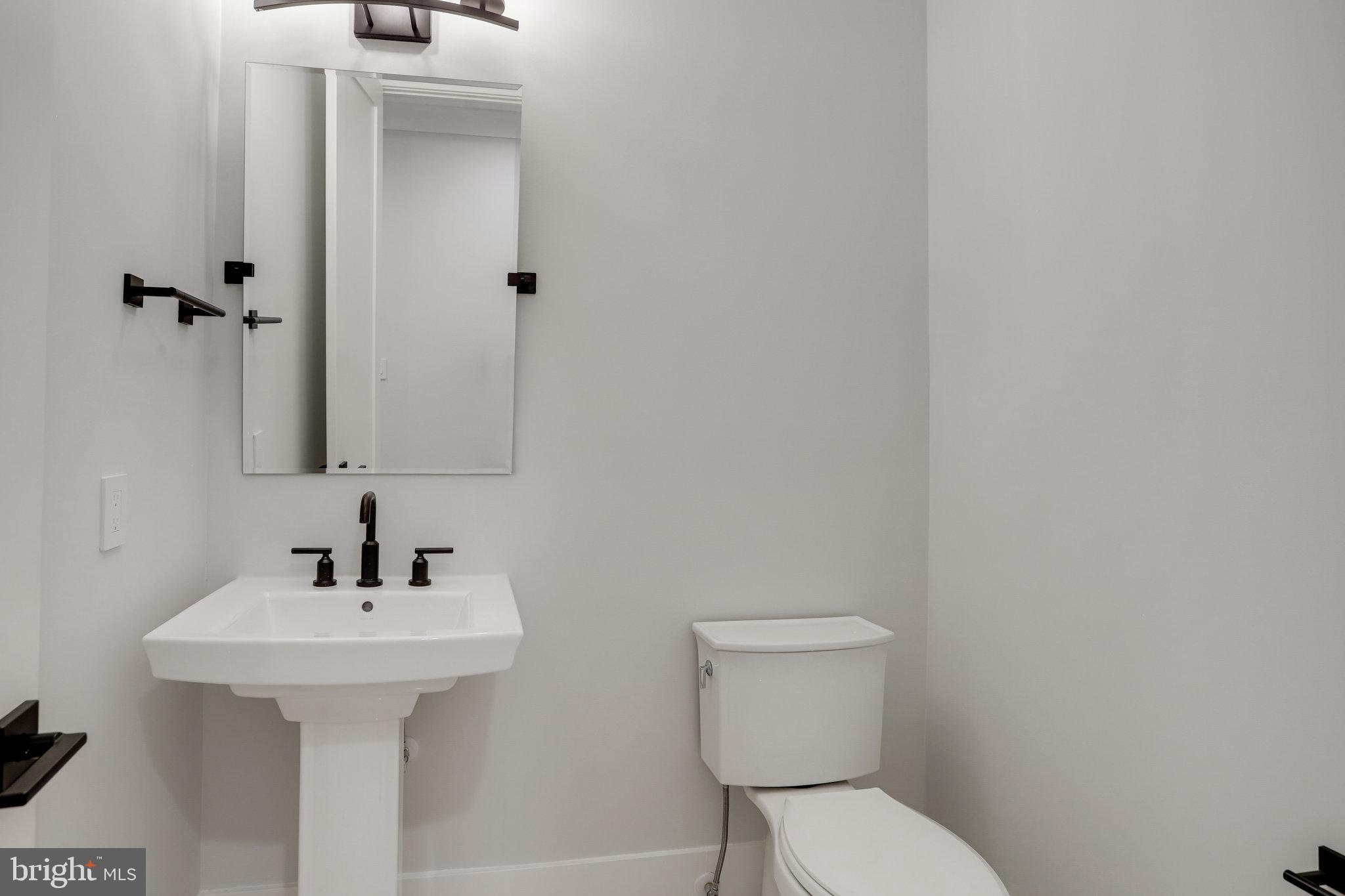 FAIRFAX VILLA - Residential