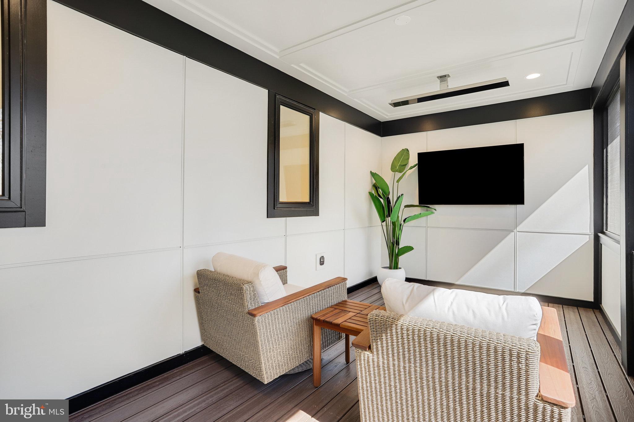 FAIRFAX VILLA - Residential