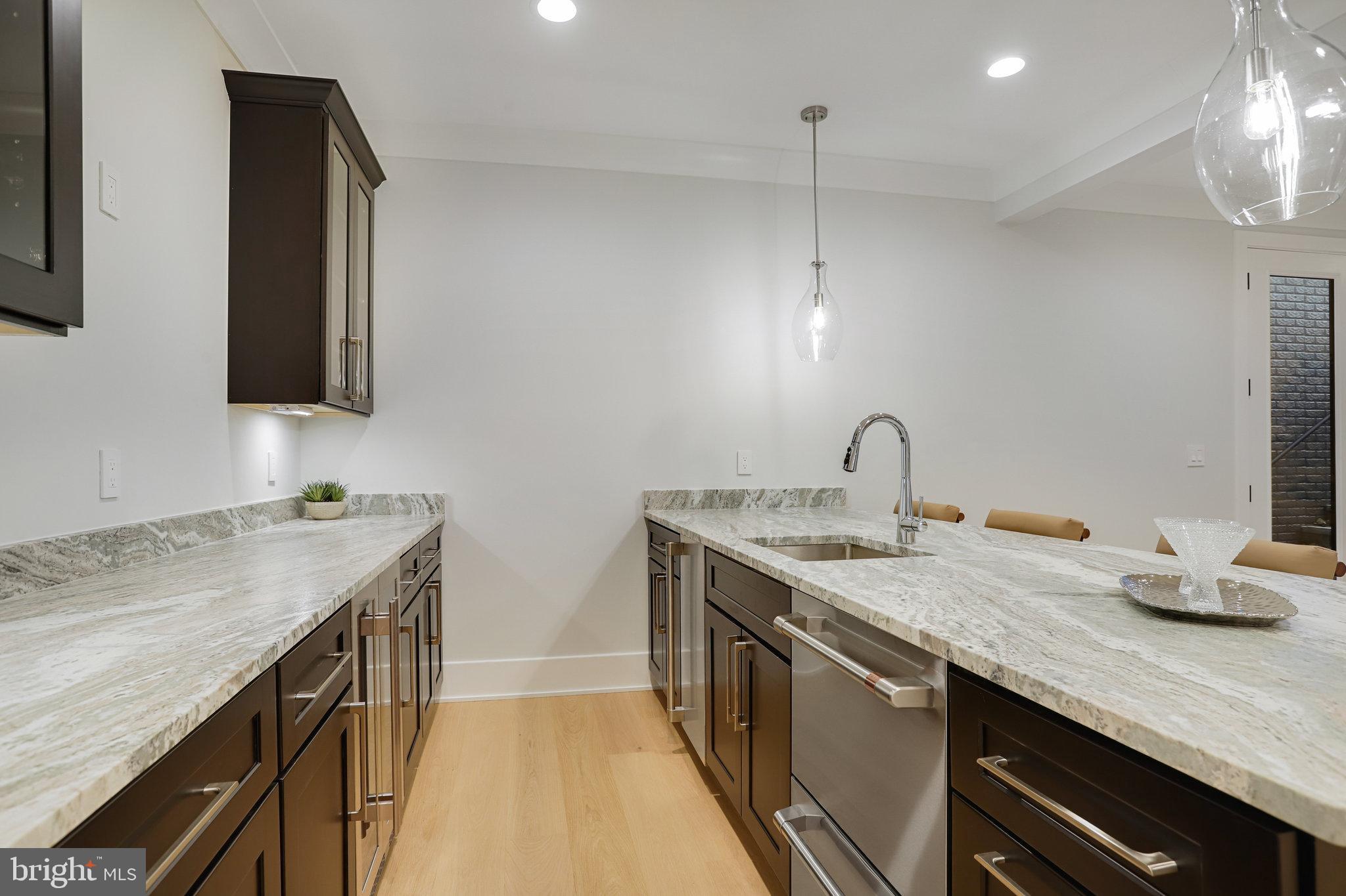 FAIRFAX VILLA - Residential