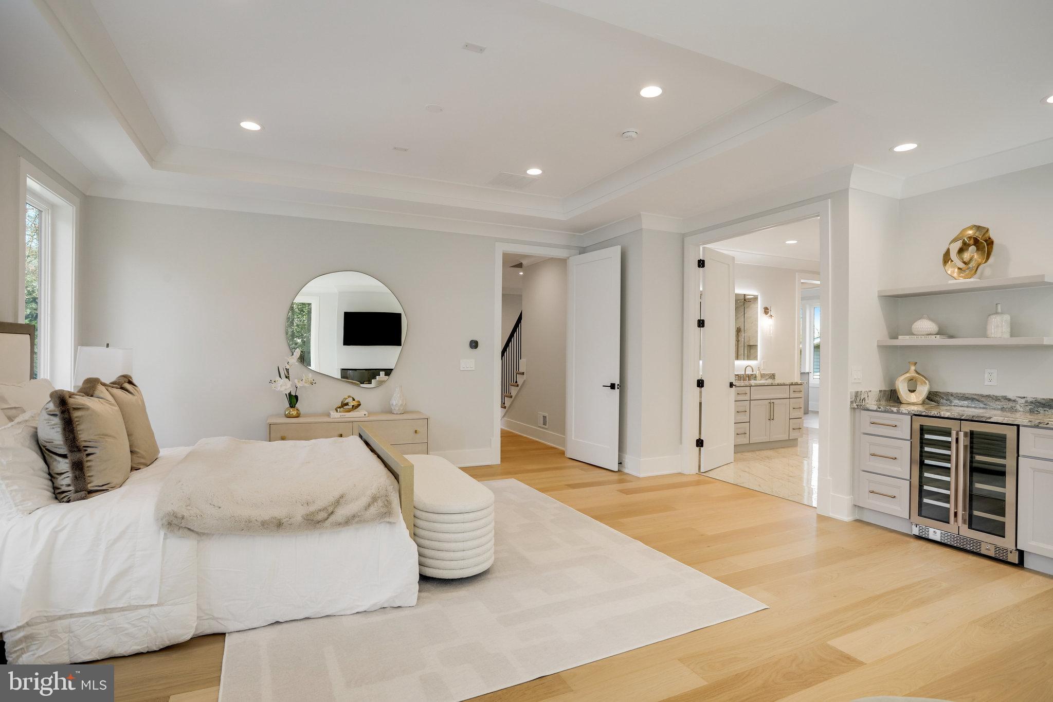 FAIRFAX VILLA - Residential