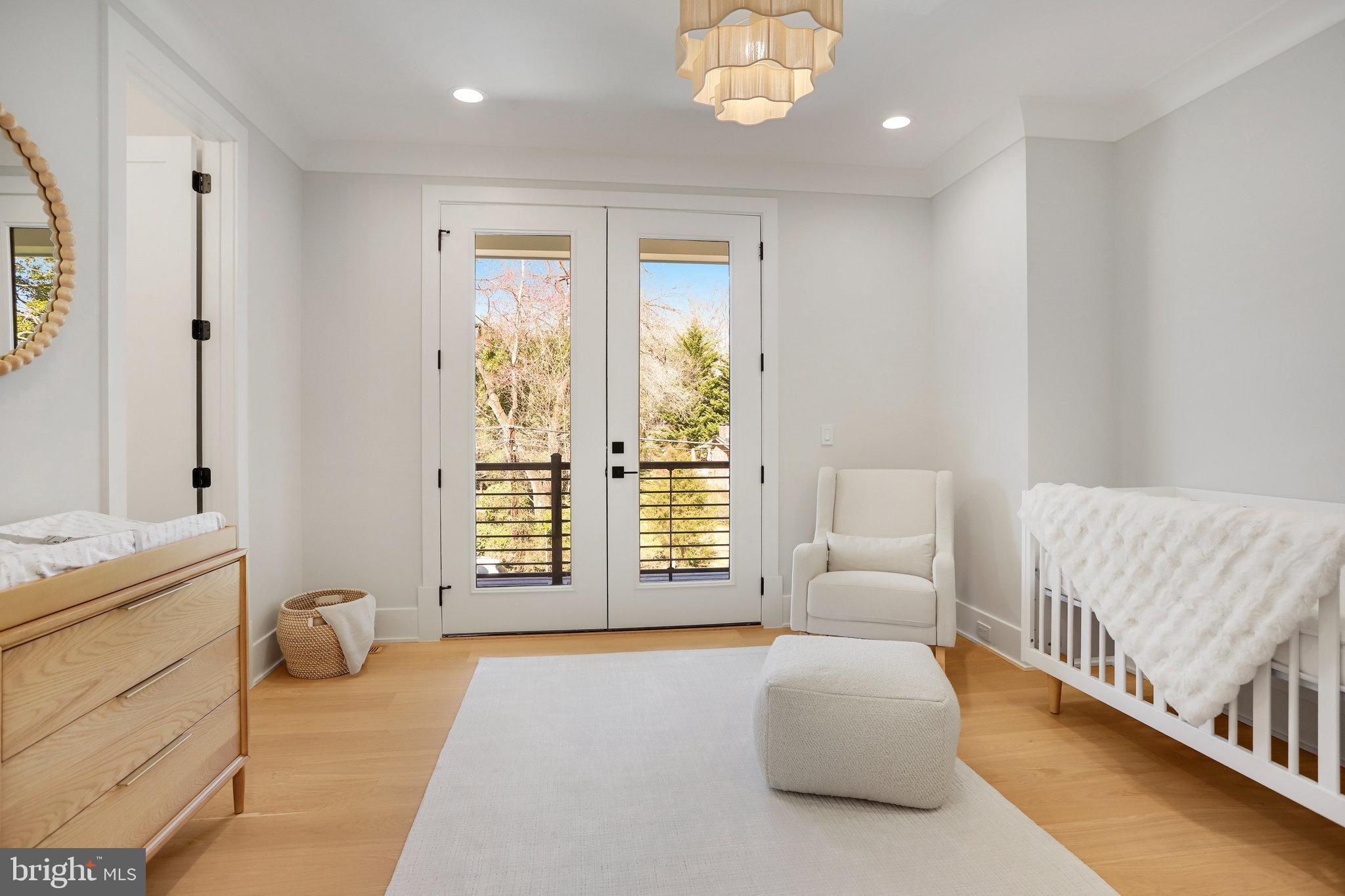 FAIRFAX VILLA - Residential