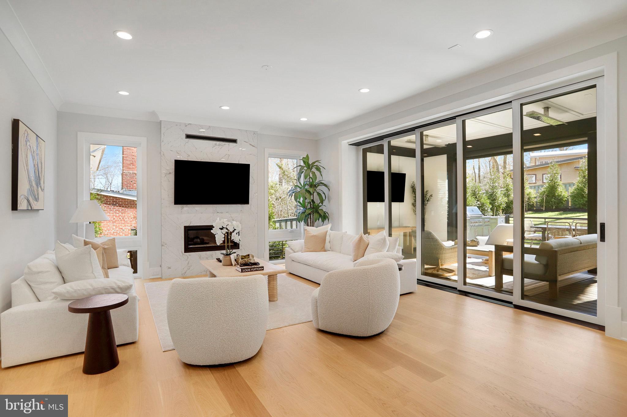 FAIRFAX VILLA - Residential