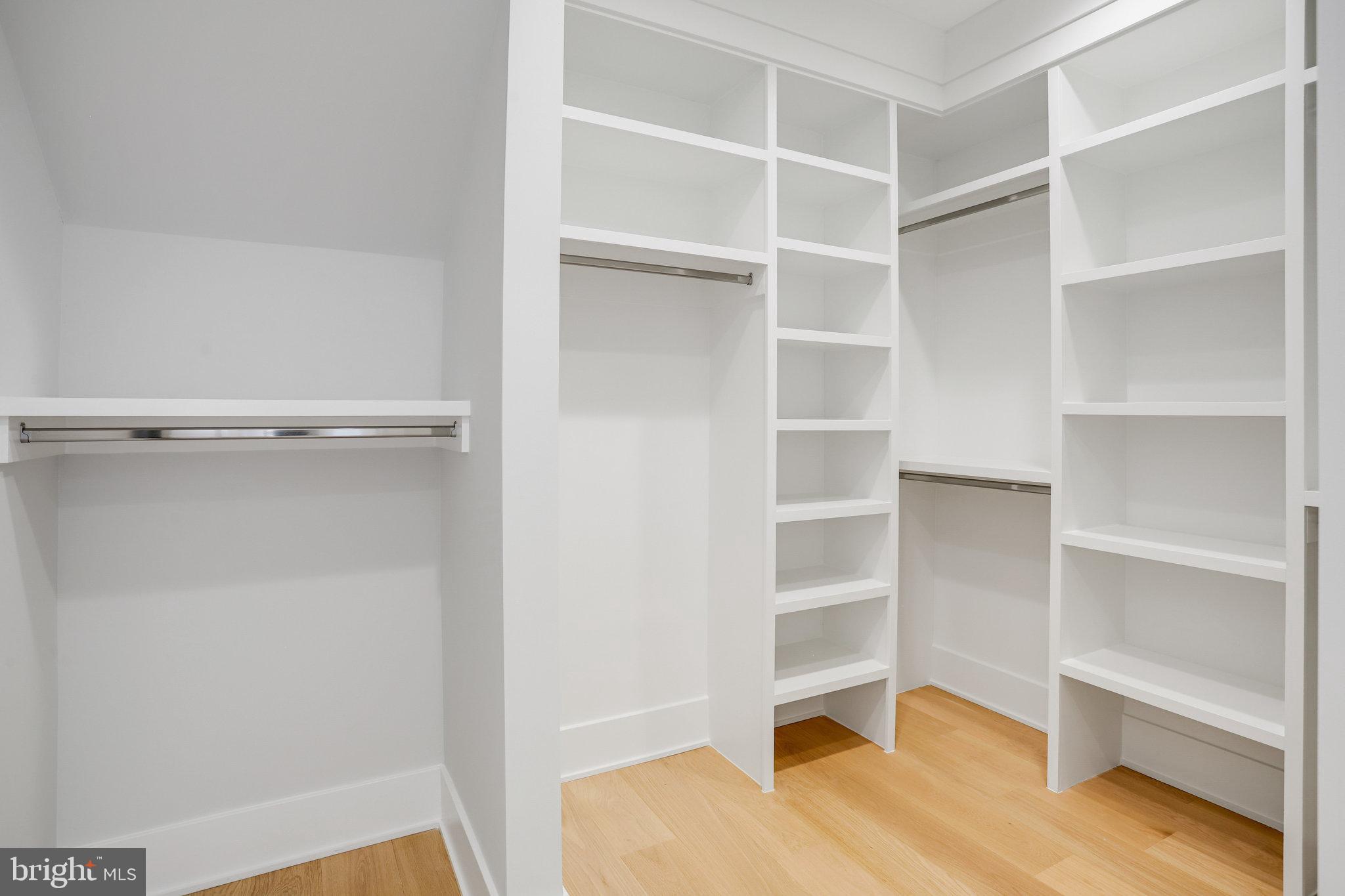 FAIRFAX VILLA - Residential