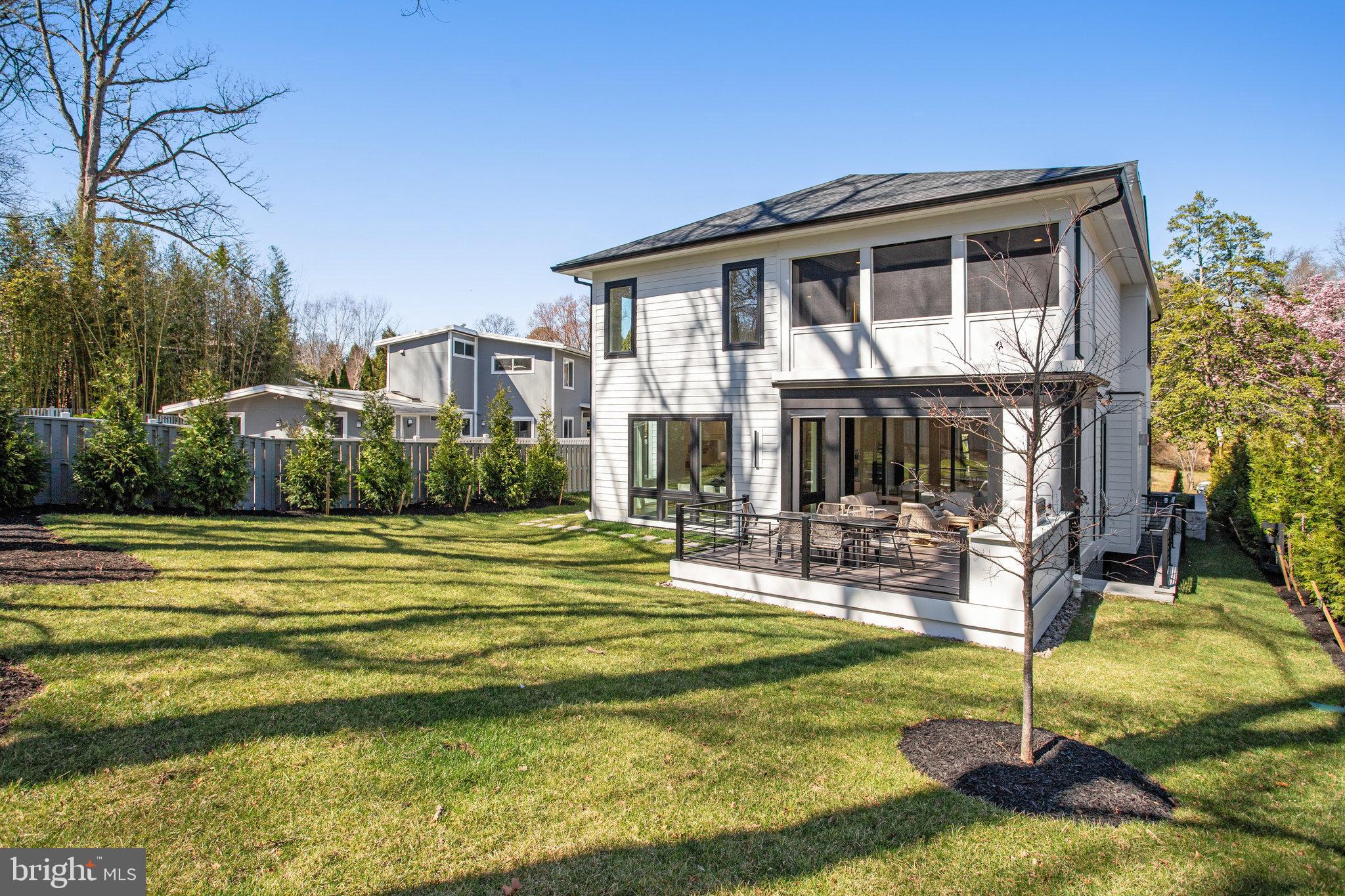 FAIRFAX VILLA - Residential