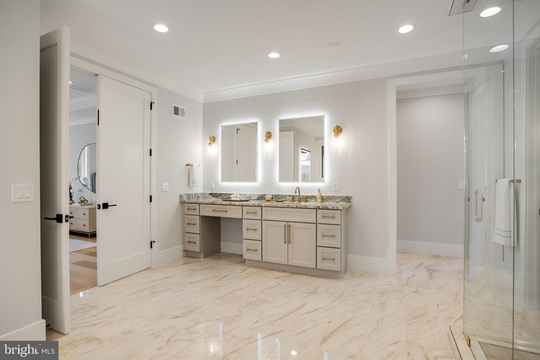 FAIRFAX VILLA - Residential