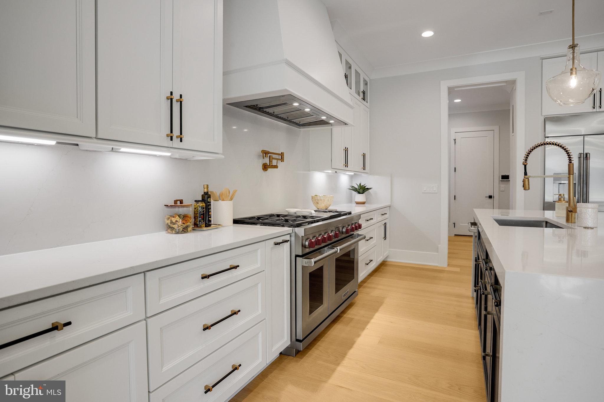 FAIRFAX VILLA - Residential