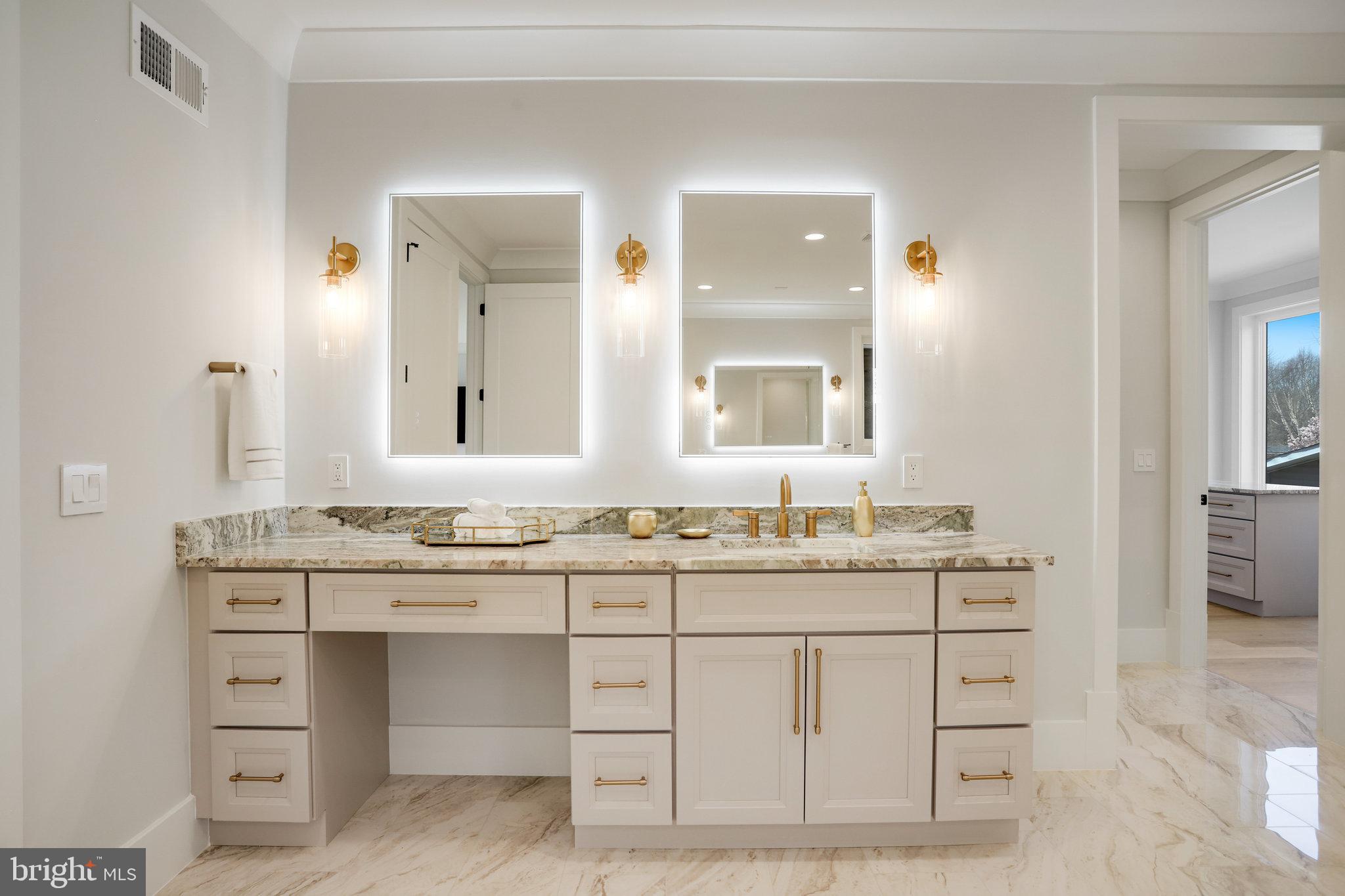 FAIRFAX VILLA - Residential