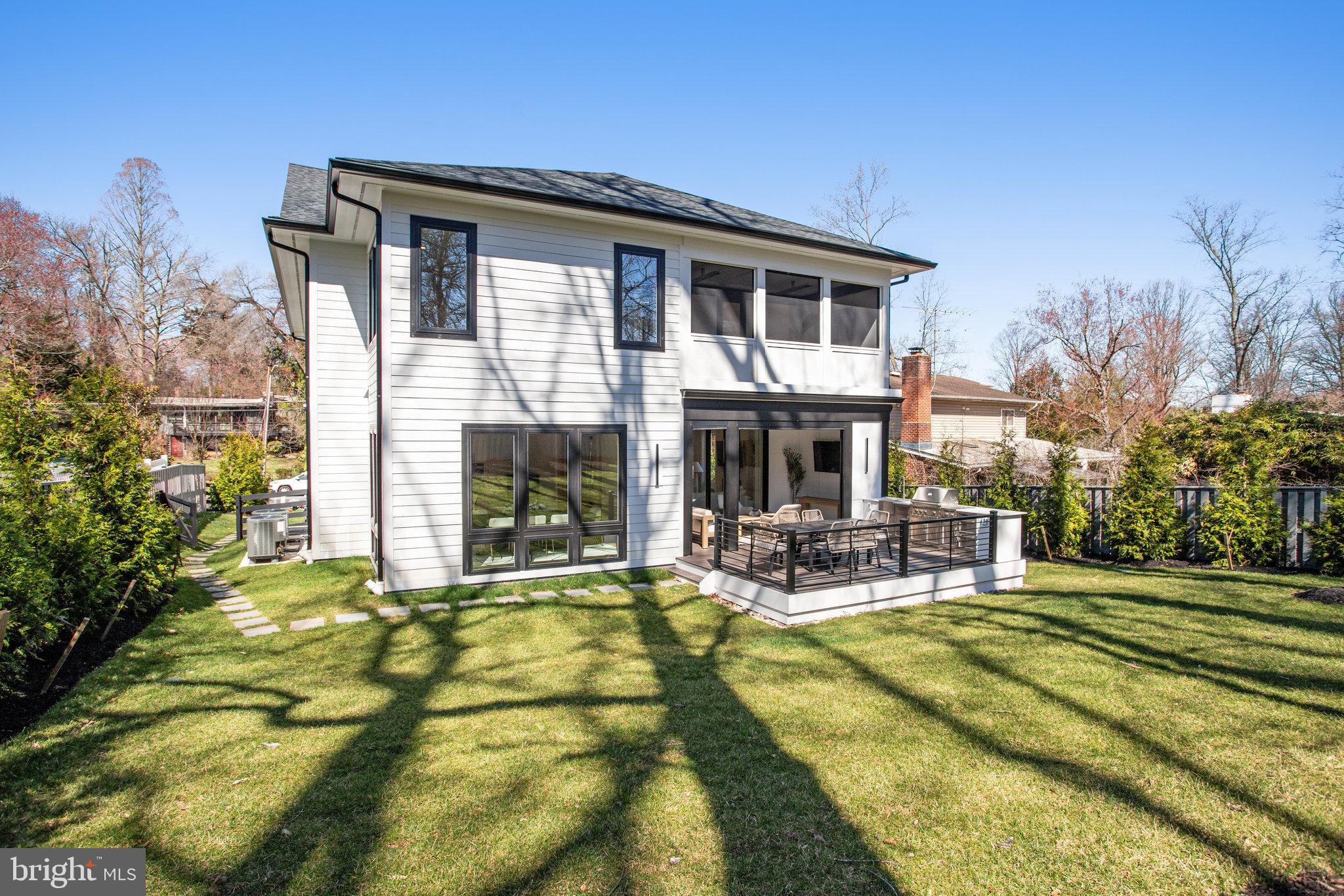 FAIRFAX VILLA - Residential