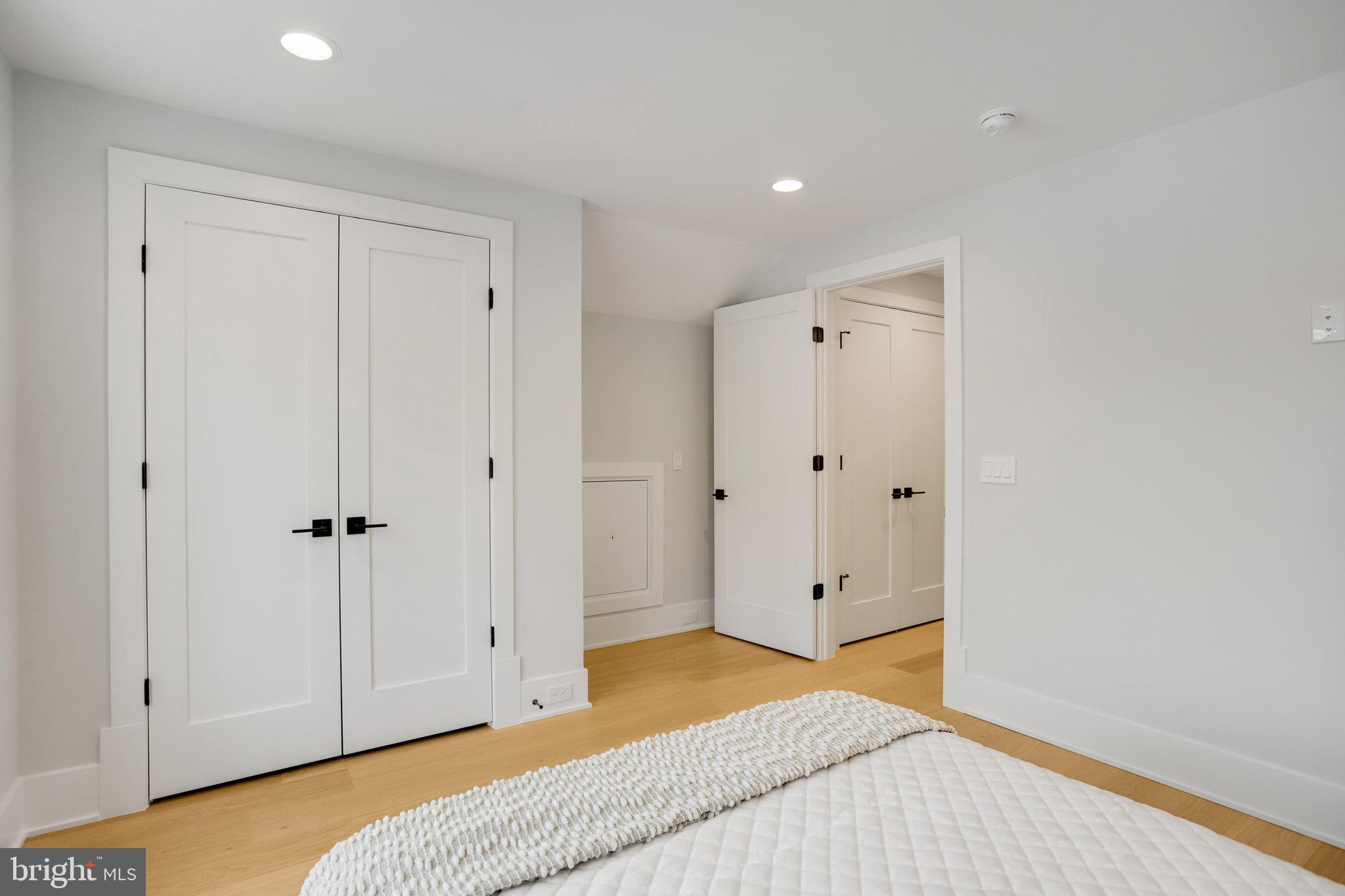 FAIRFAX VILLA - Residential