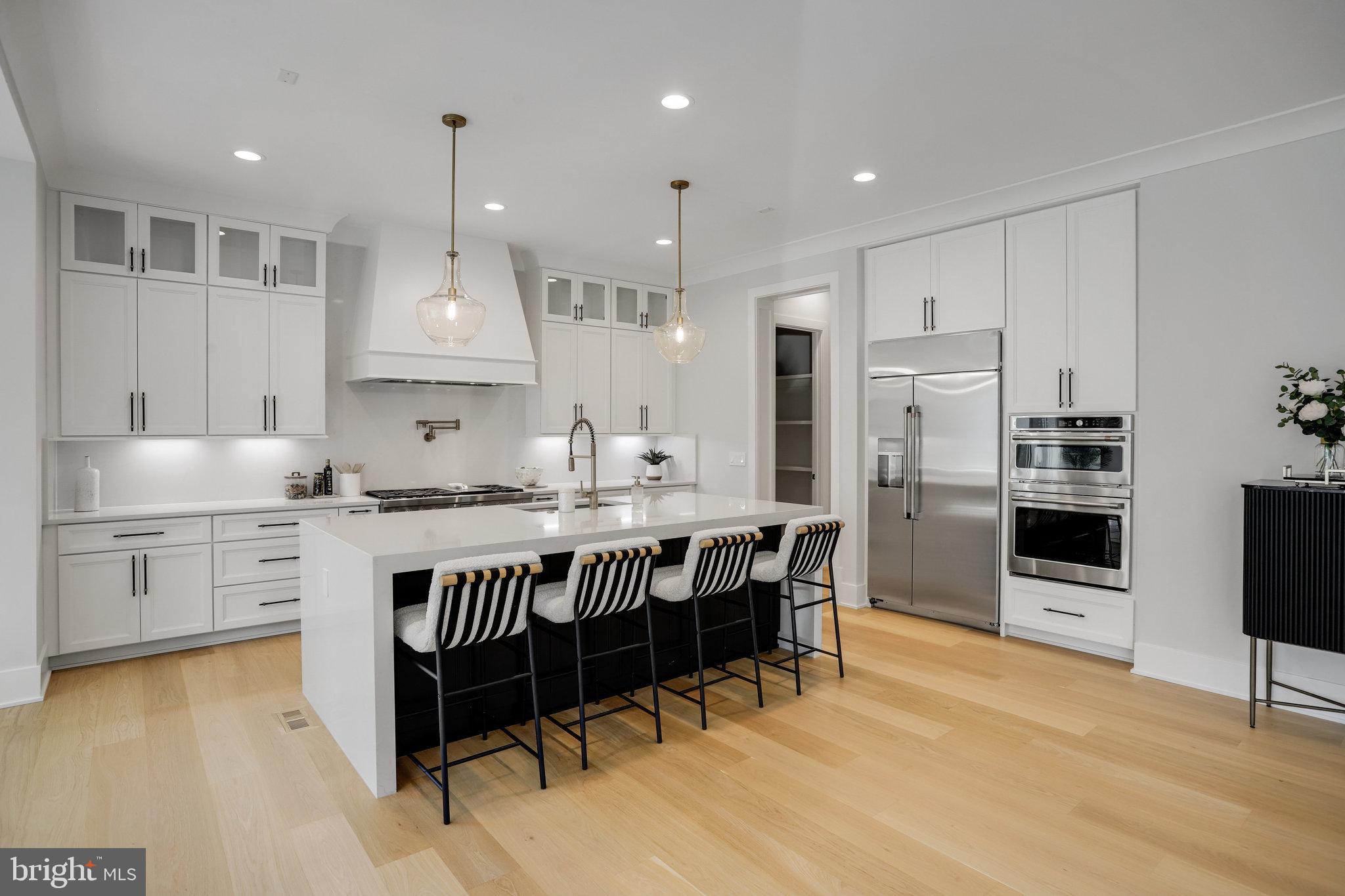 FAIRFAX VILLA - Residential