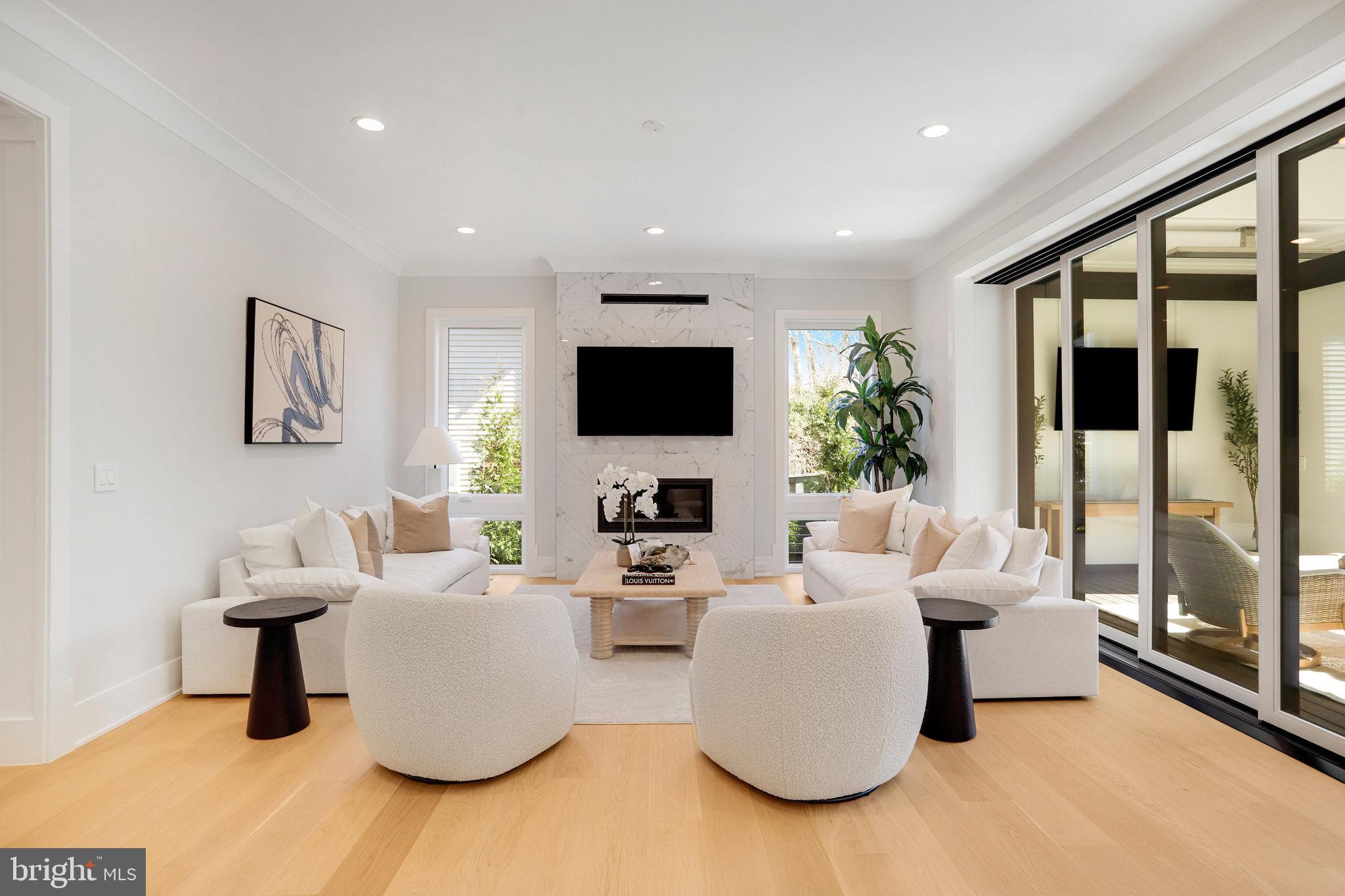 FAIRFAX VILLA - Residential