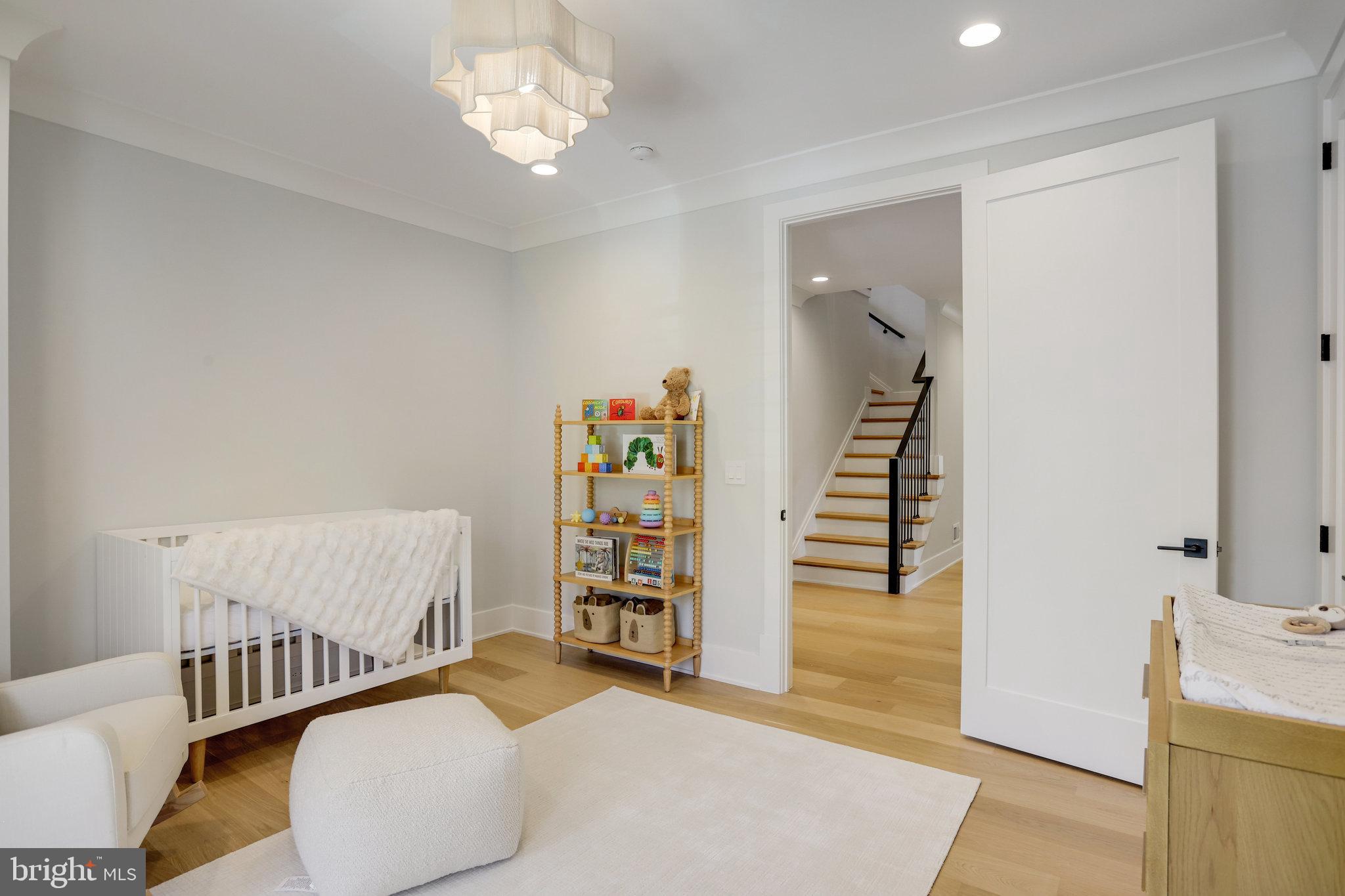 FAIRFAX VILLA - Residential