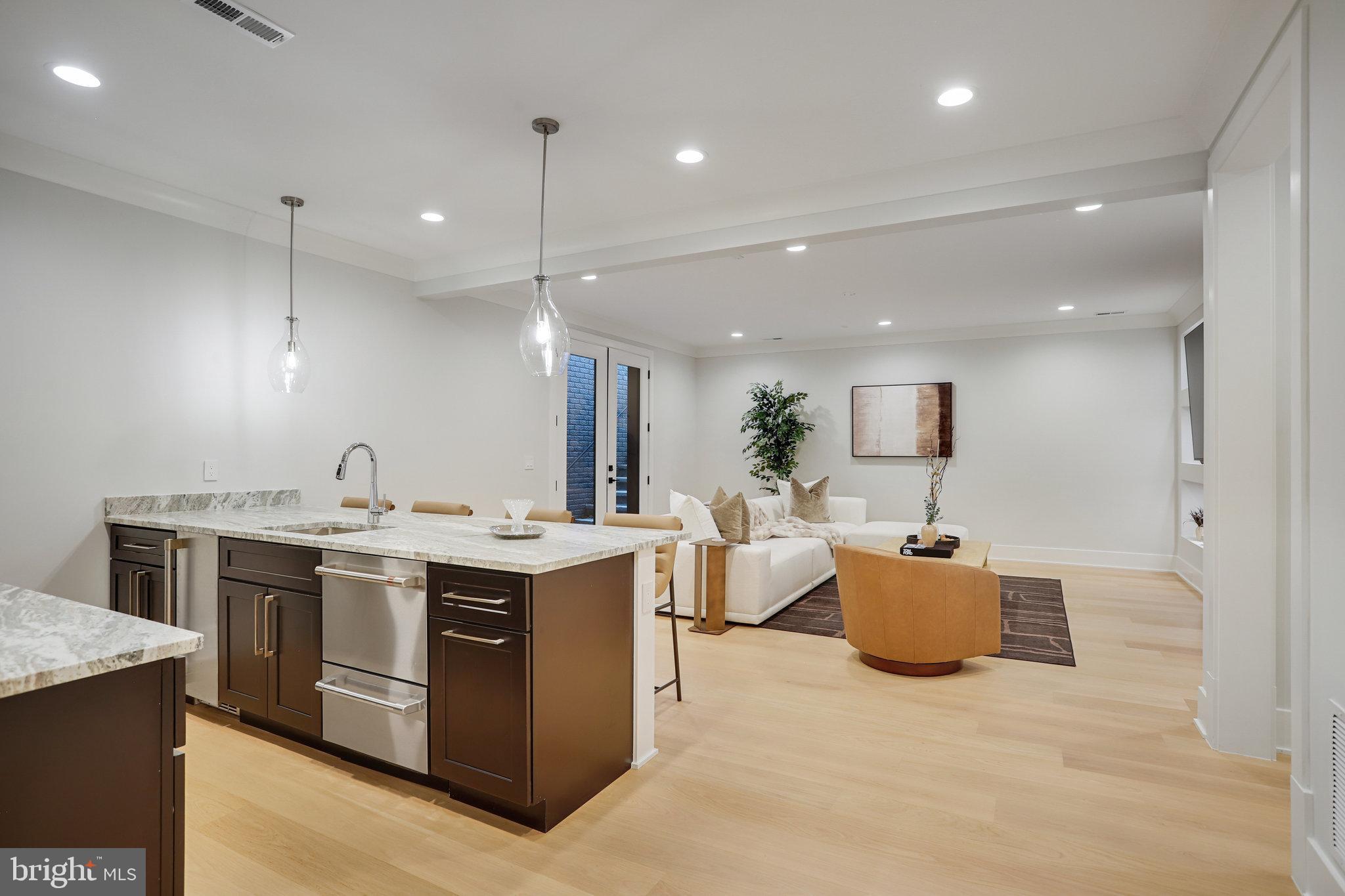 FAIRFAX VILLA - Residential