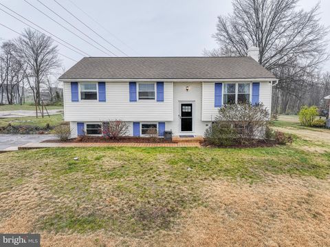 Photo of 47 Parkview Drive, ELIZABETHTOWN, PA 17022 (MLS # PALA2066630)