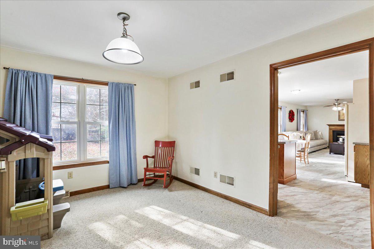 HAMPTON HILLS - Residential