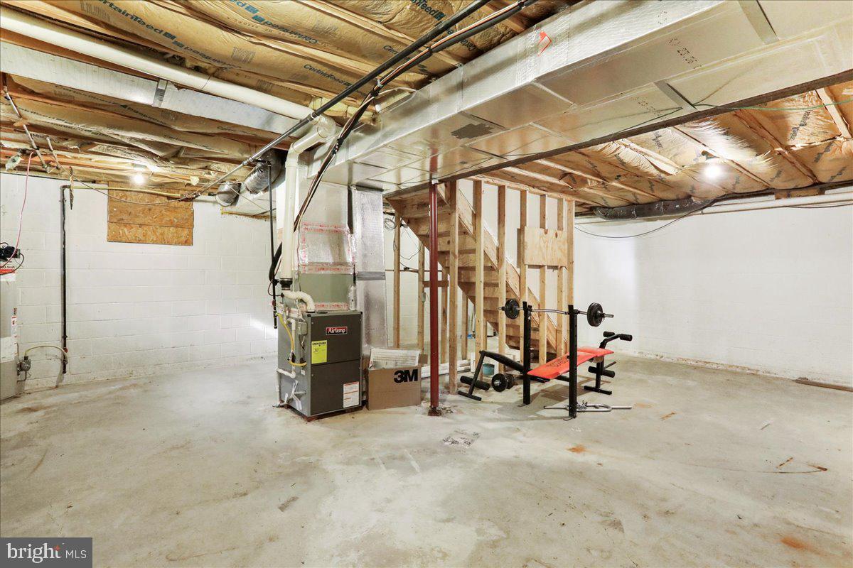 HAMPTON HILLS - Residential