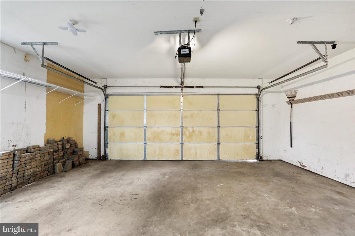 HAMPTON HILLS - Residential