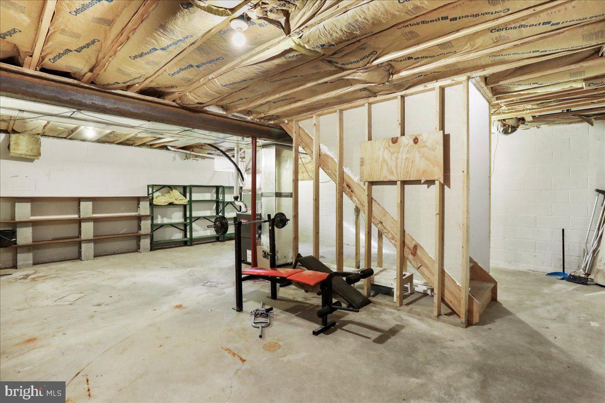 HAMPTON HILLS - Residential