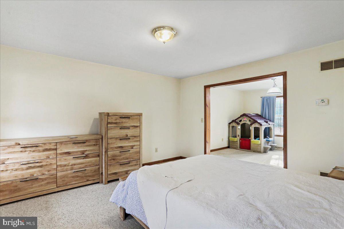 HAMPTON HILLS - Residential