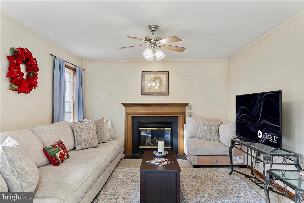 HAMPTON HILLS - Residential