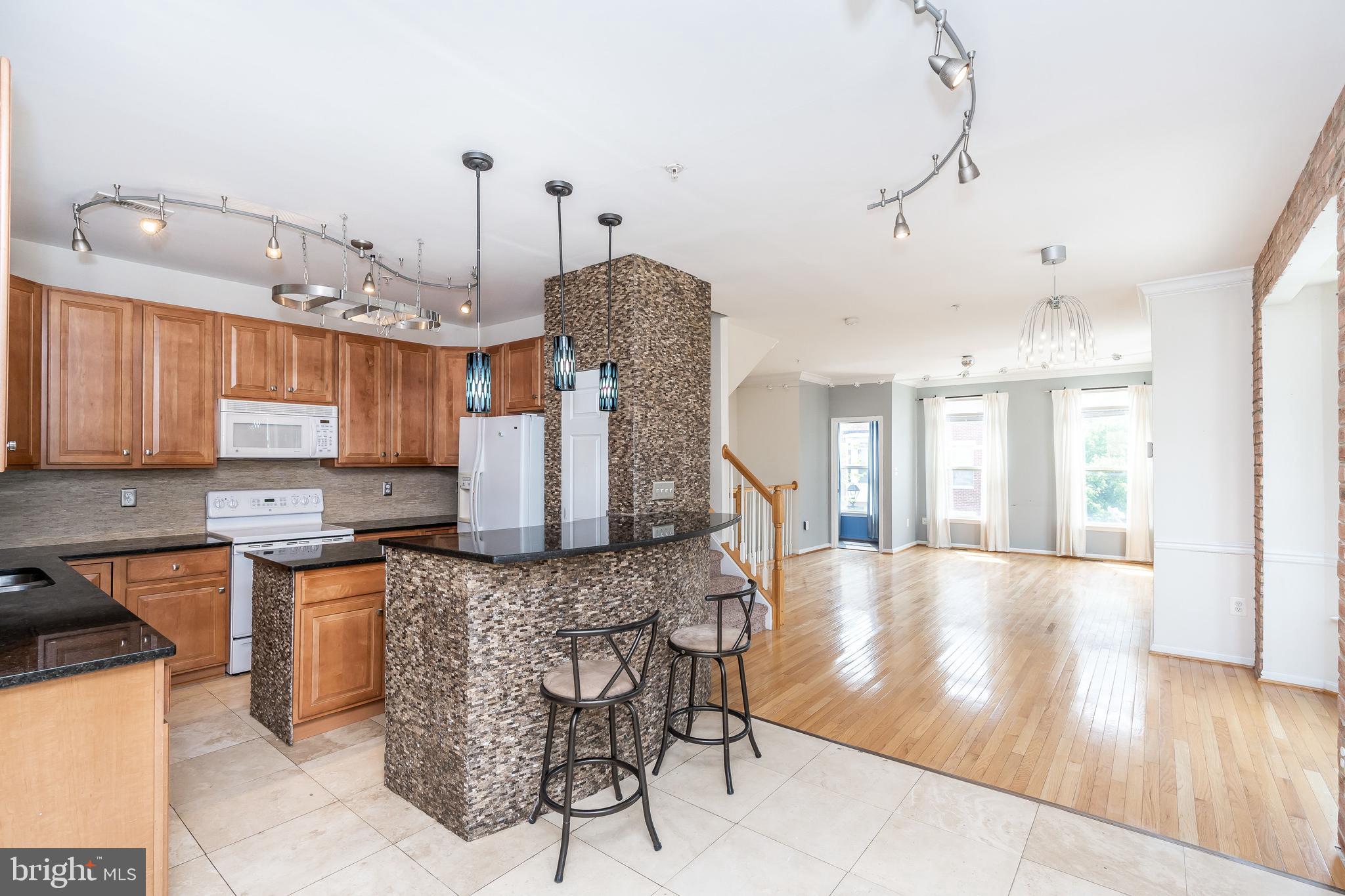 ALBEMARLE SQUARE - Residential Lease