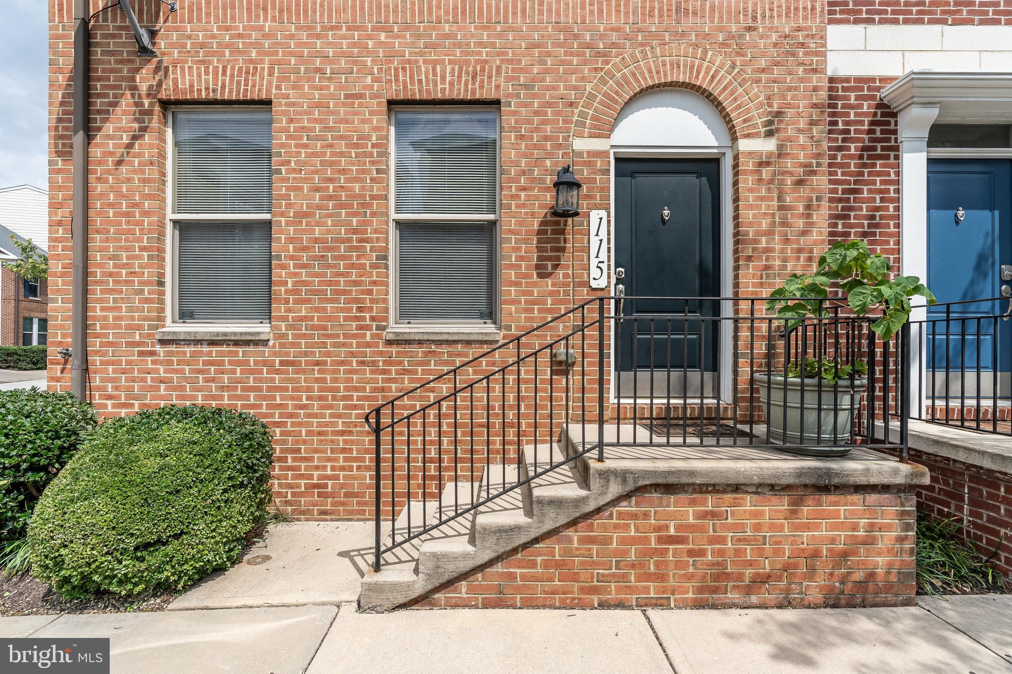 ALBEMARLE SQUARE - Residential Lease