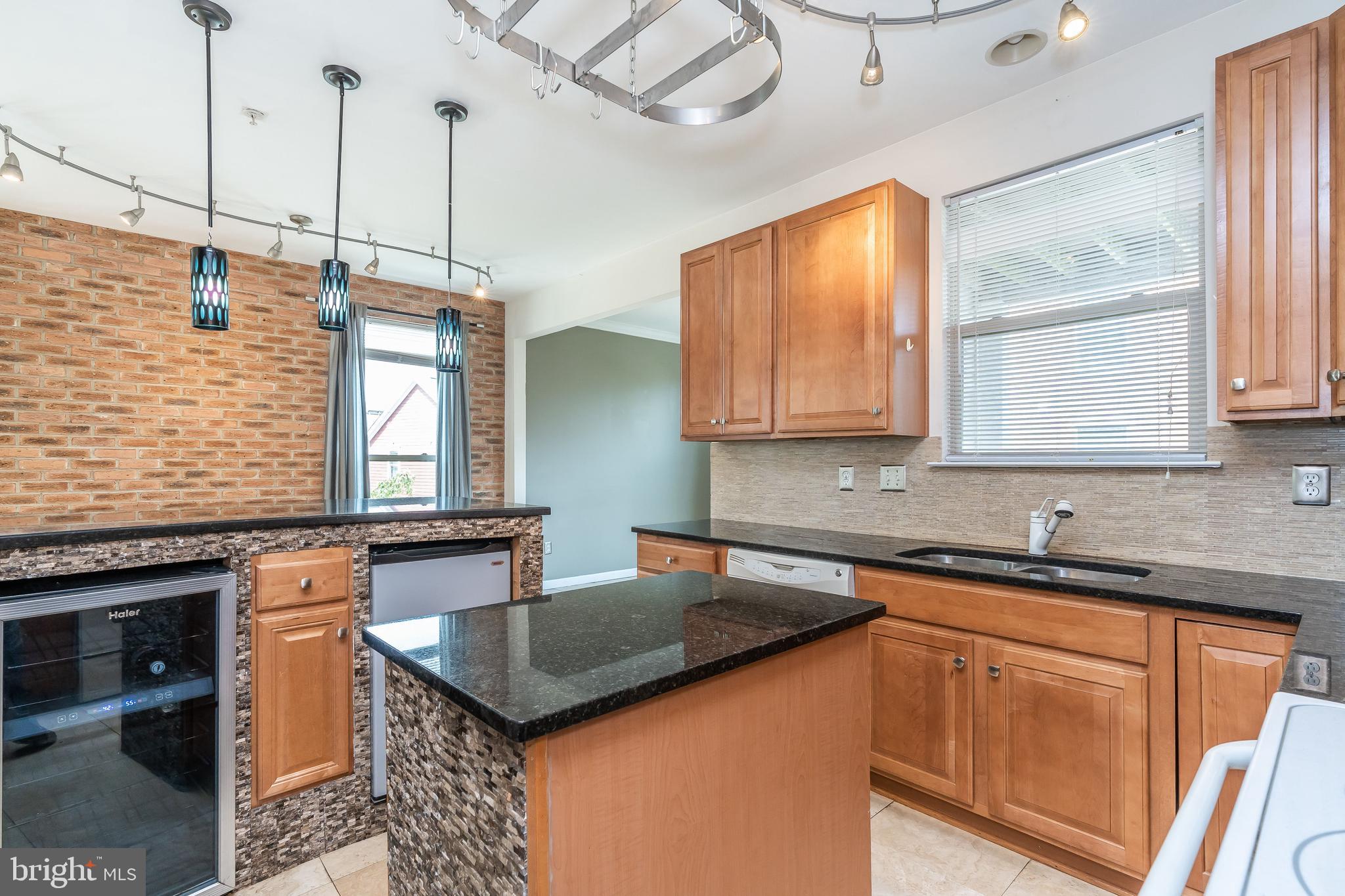 ALBEMARLE SQUARE - Residential Lease