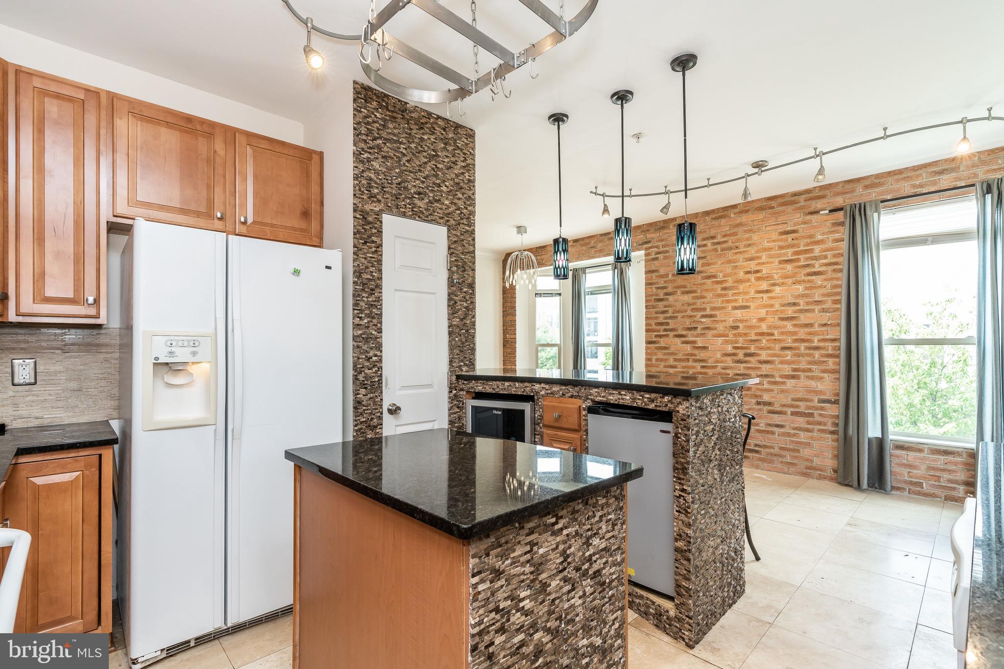 ALBEMARLE SQUARE - Residential Lease