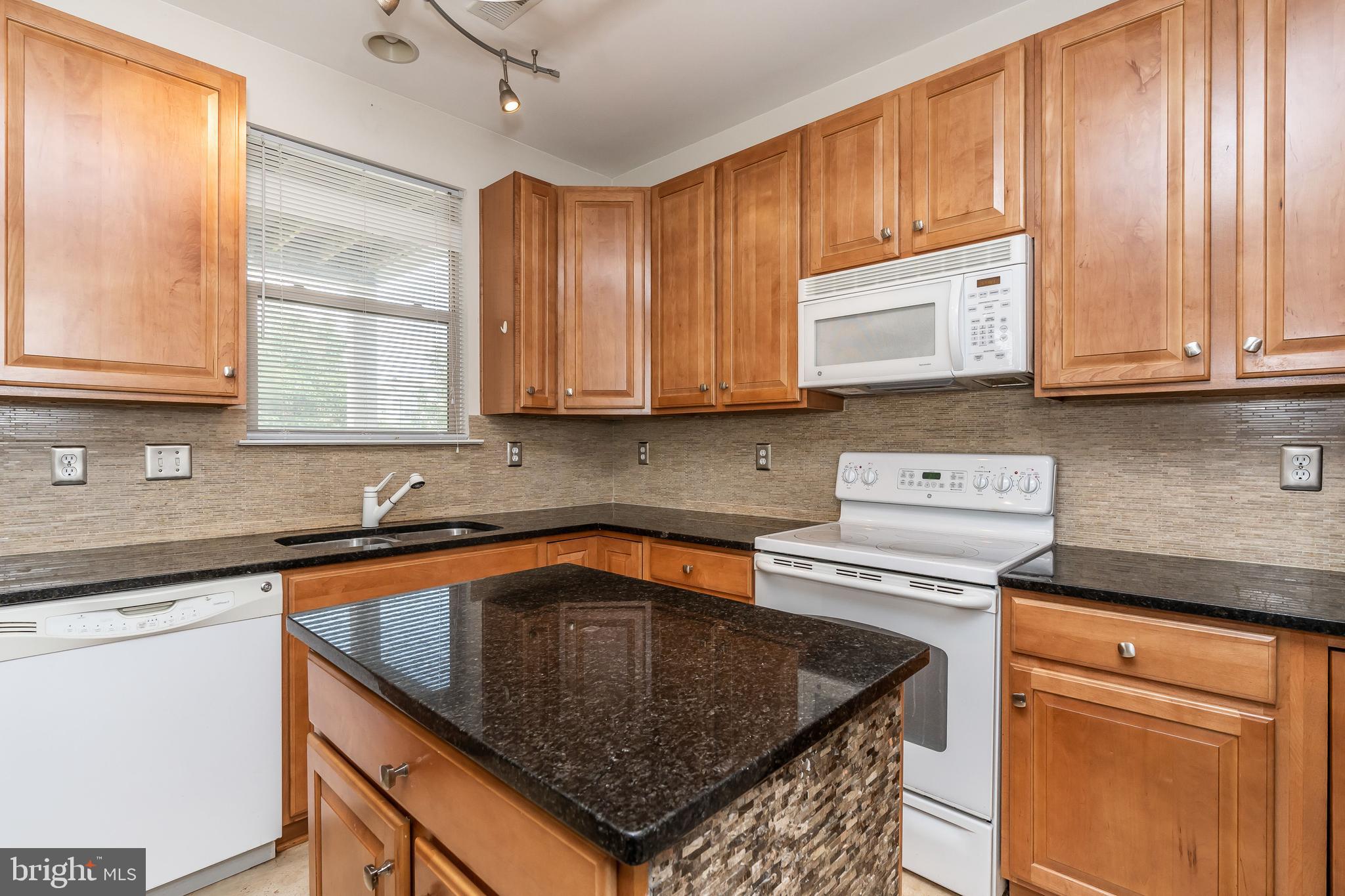 ALBEMARLE SQUARE - Residential Lease