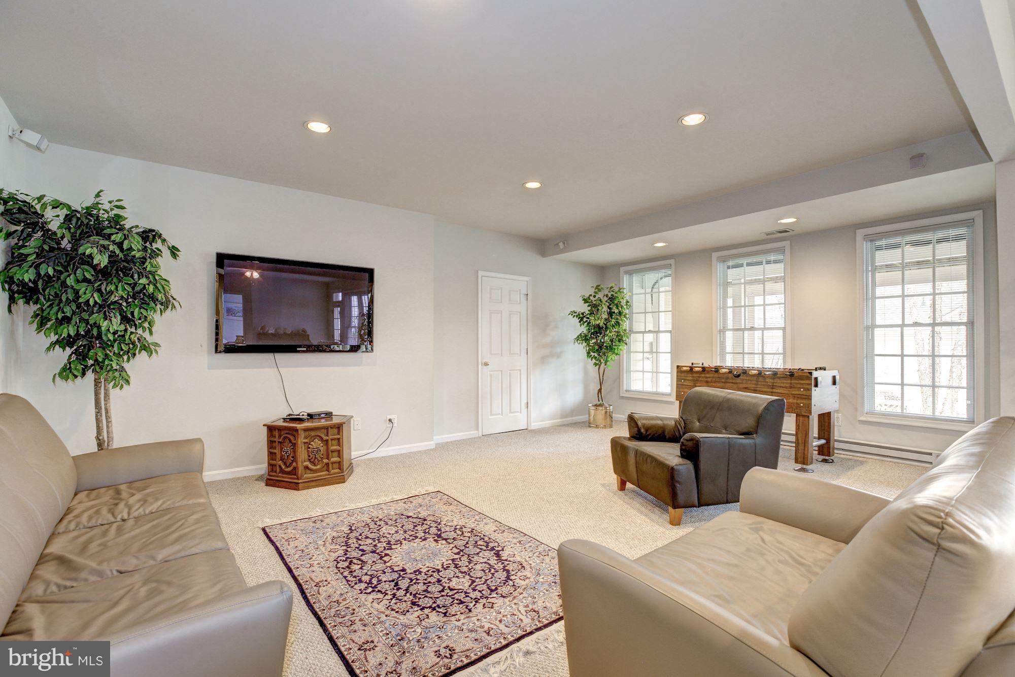 CHEVY CHASE COMMONS - Residential