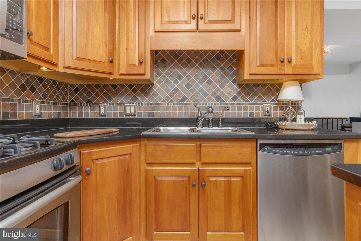 NORTH GATE TOWNE HOMES - Residential